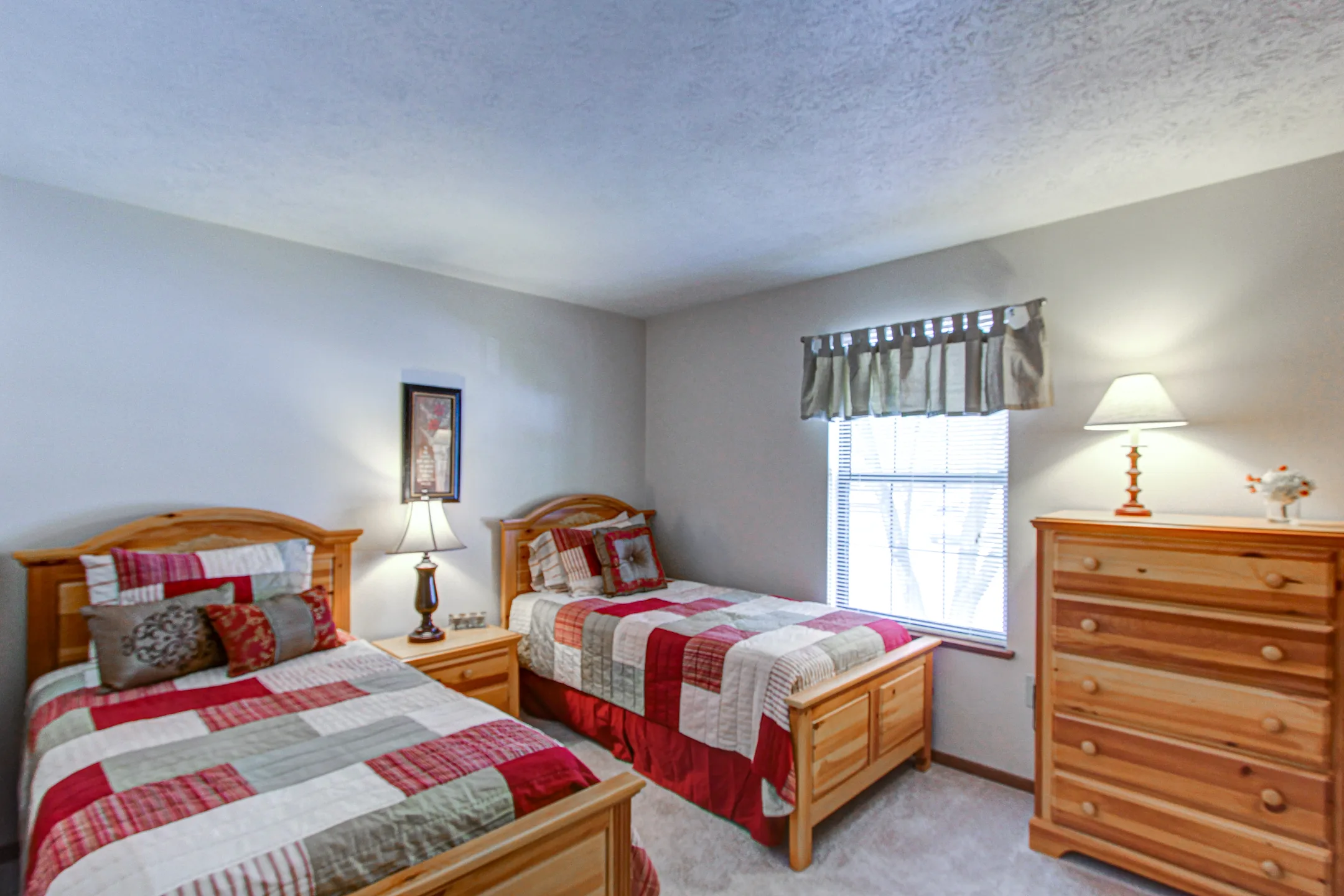 Laurelwood Apartments and Townhomes 401 Collingwood Ct Cranberry Township, PA Apartments for