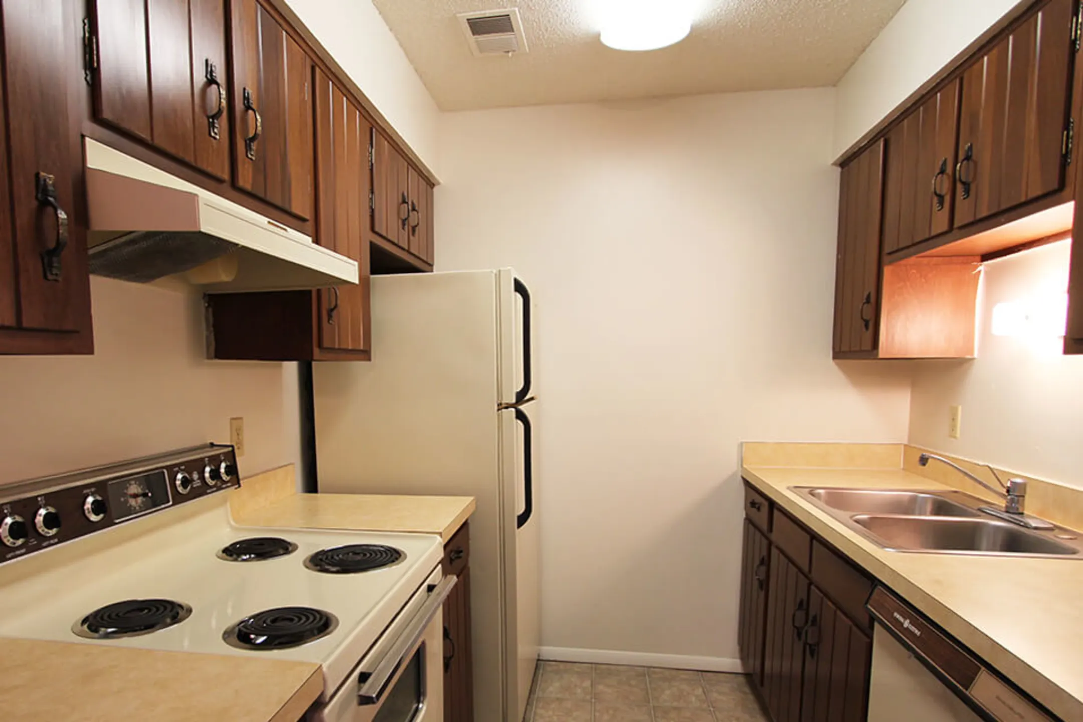 Kitchen - Addison Place Apartments of Evansville - Evansville, IN