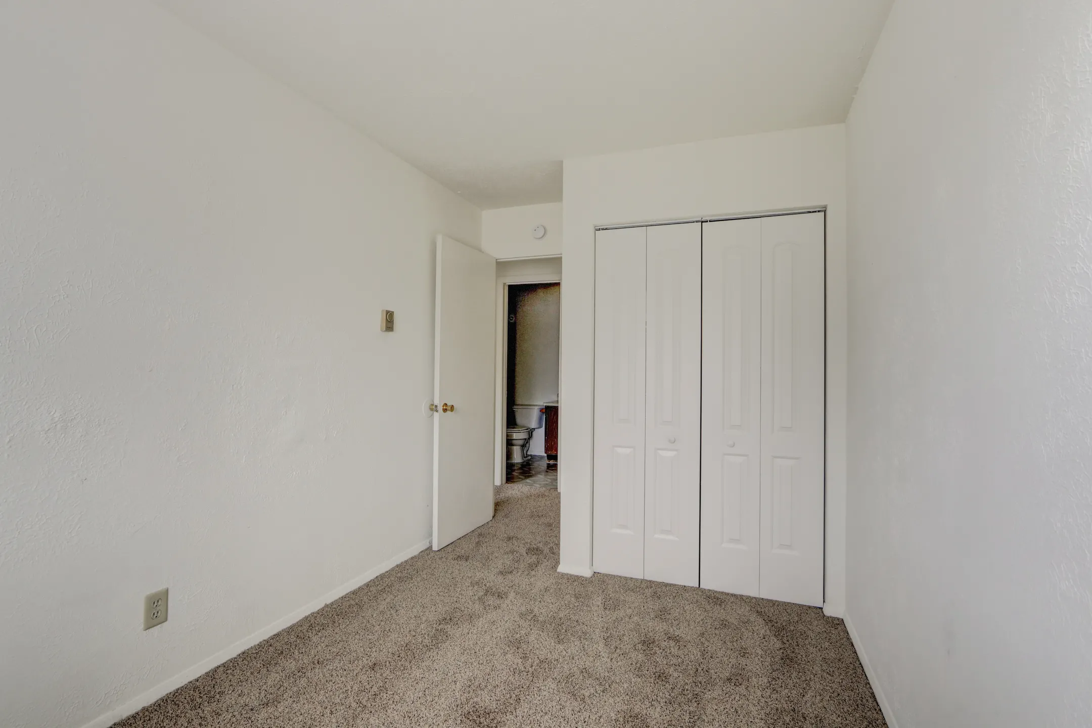 Bedroom - Farmington Hills Apartments - Elkhart, IN