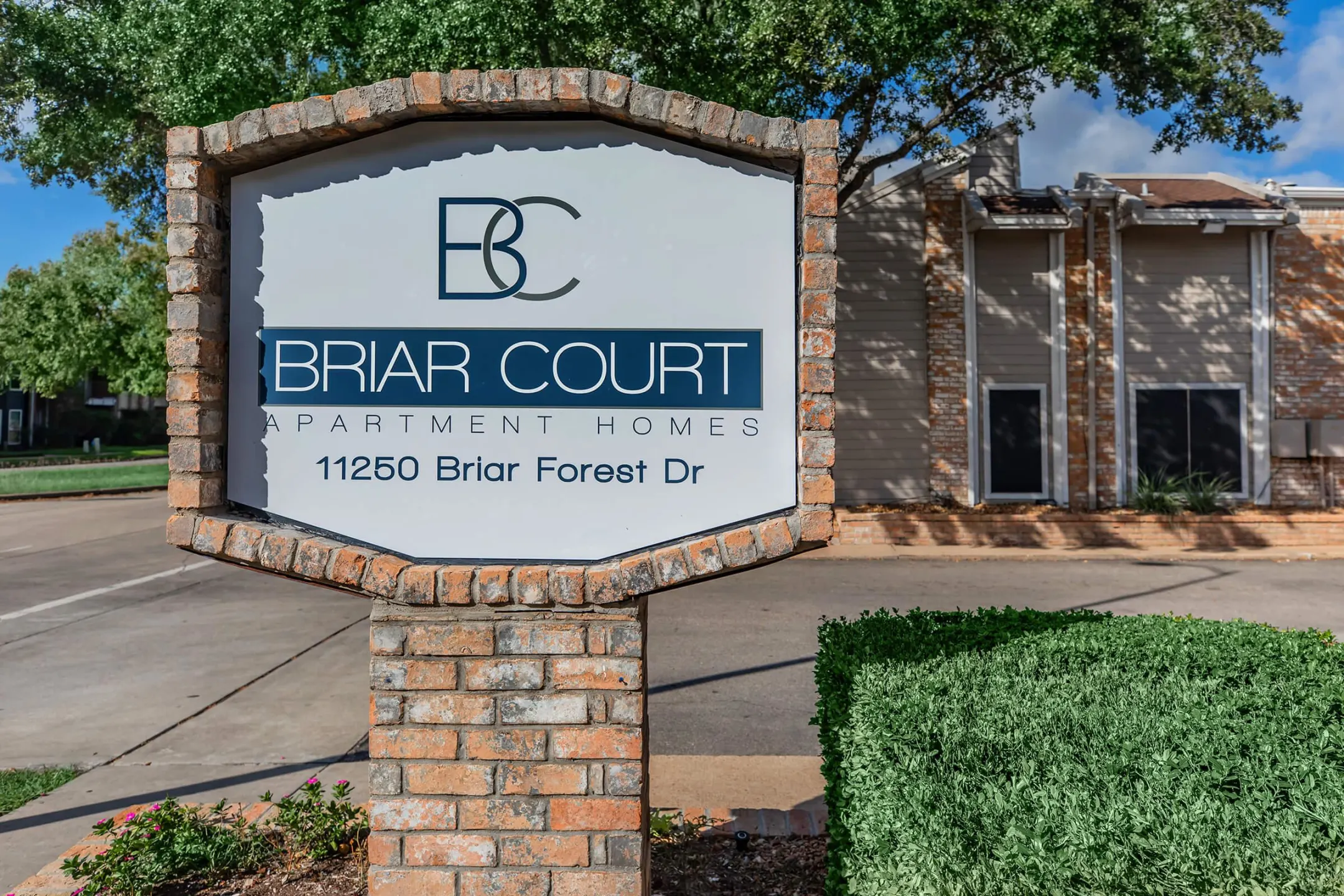 Briar Court Apartments - Houston, TX 77042