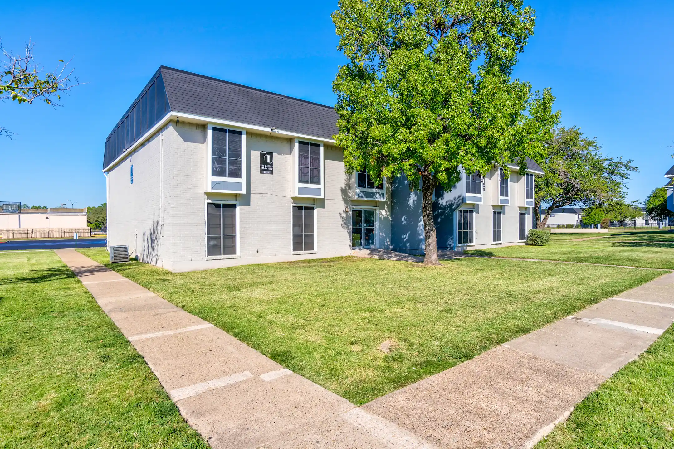 Casa Luna Apartments Dallas, TX 75228