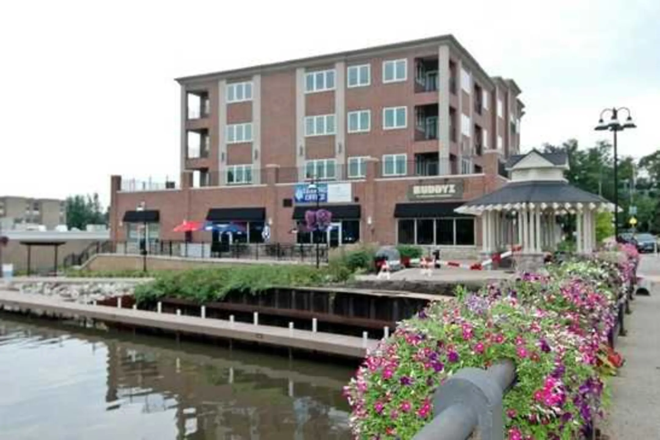 Building - River Place Luxury Residences - McHenry, IL