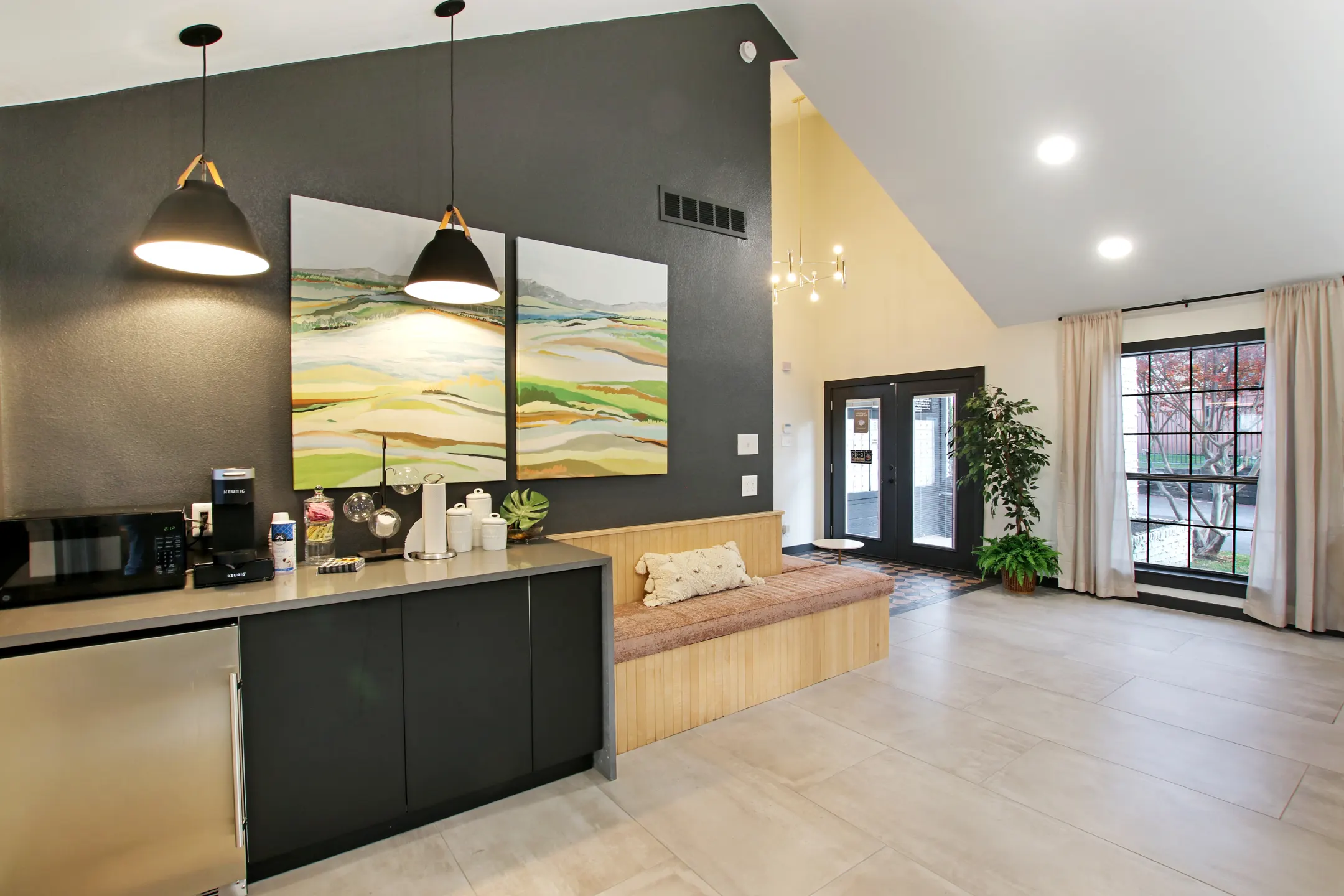Living Room - Fiona Apartment Homes - Irving, TX