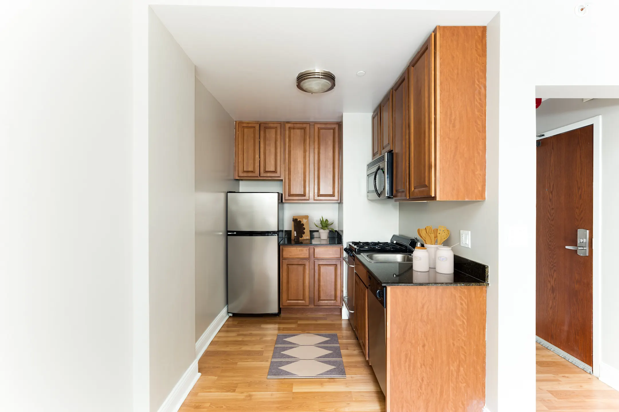 211 E. Delaware - 211 E Delaware Pl | Chicago, IL Apartments for Rent 