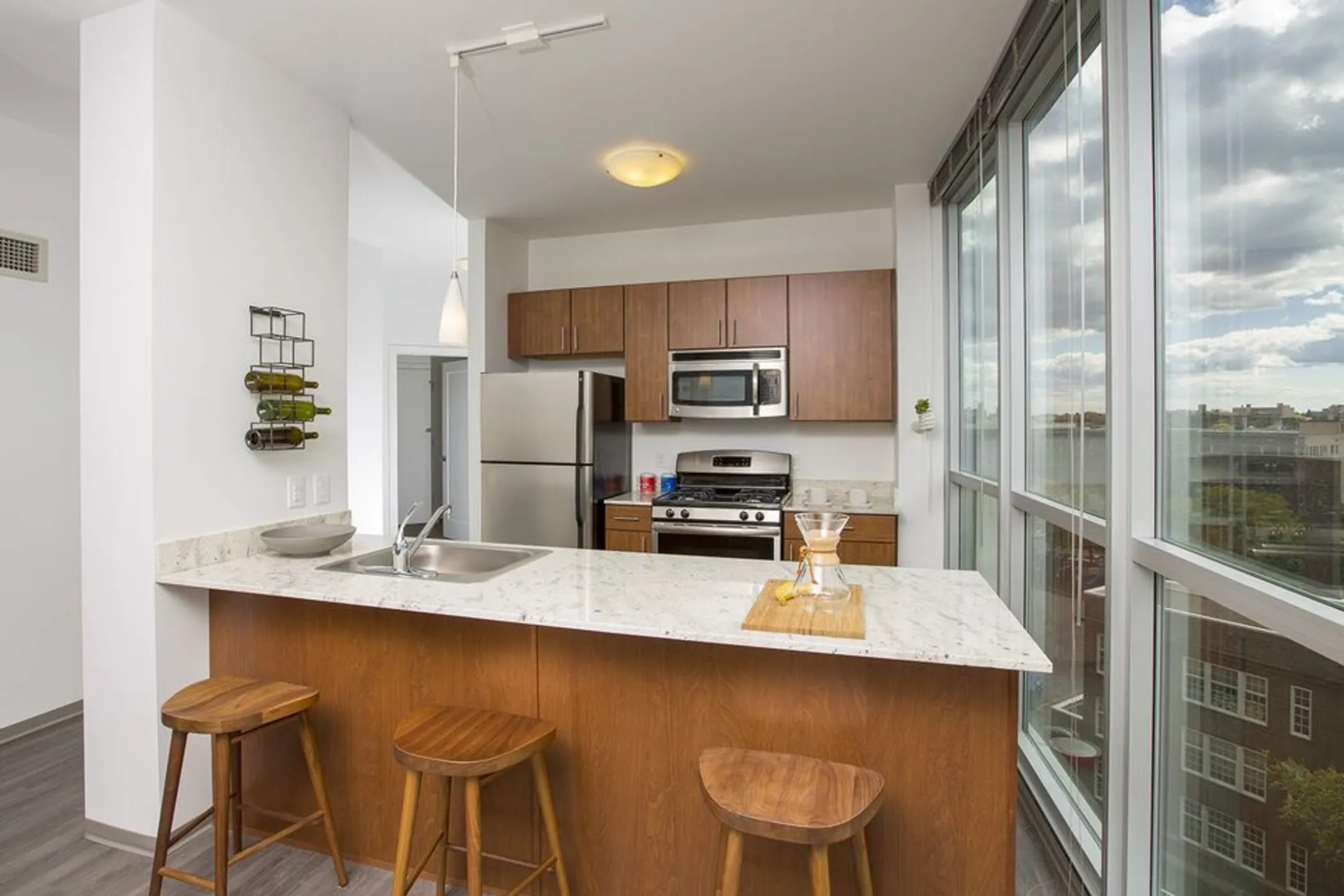 Kitchen - LPM Apartments - Minneapolis, MN