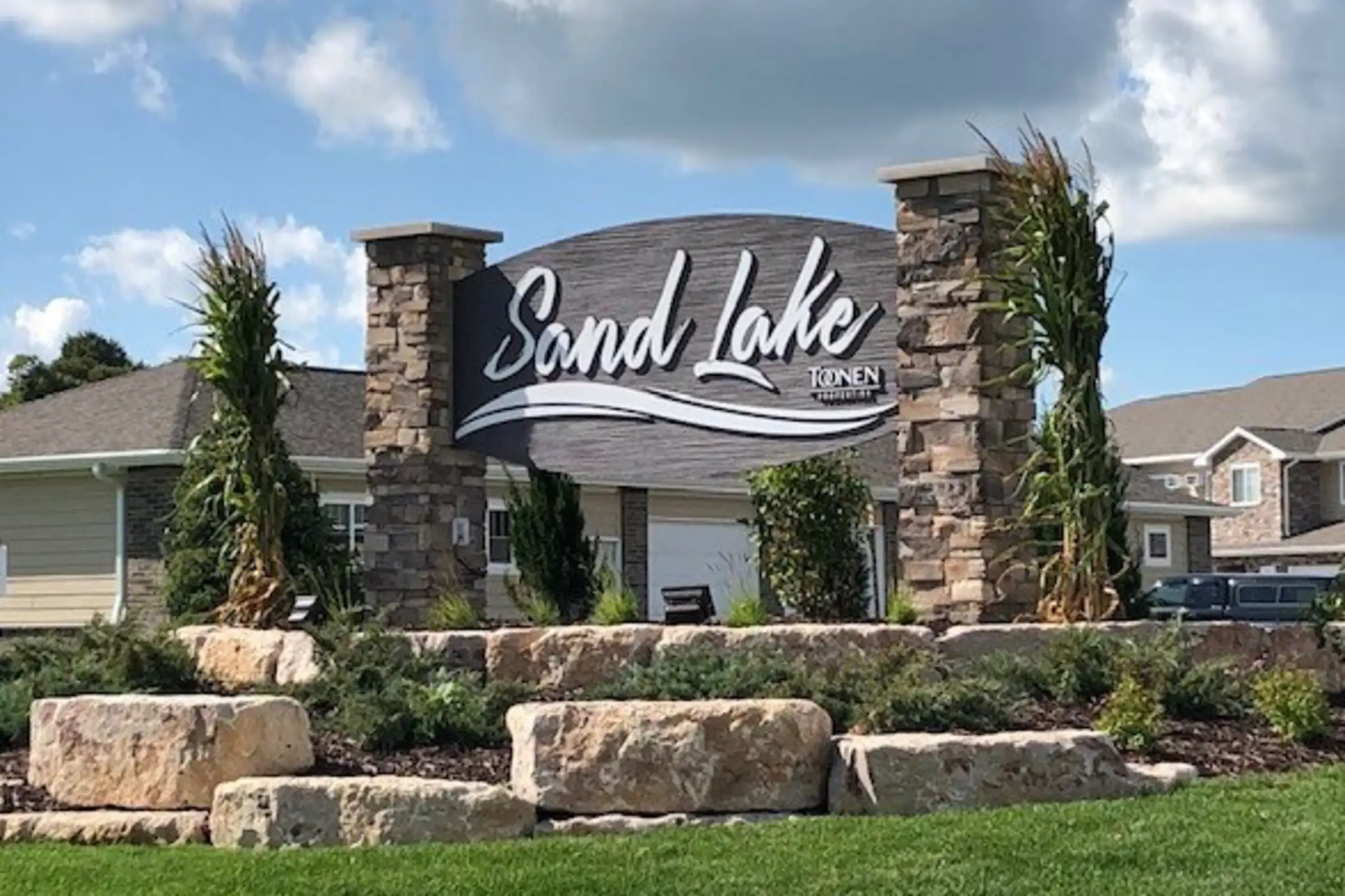 Sand Lake Apartments 3000 Quarry Park Dr. De Pere, WI Apartments