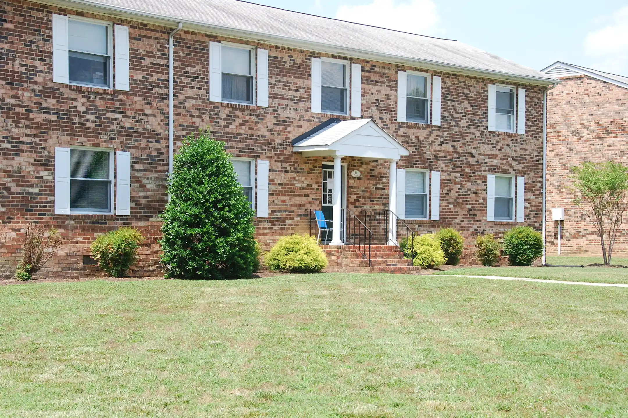 Colonial Square 10809 King William Rd Aylett, VA Apartments for