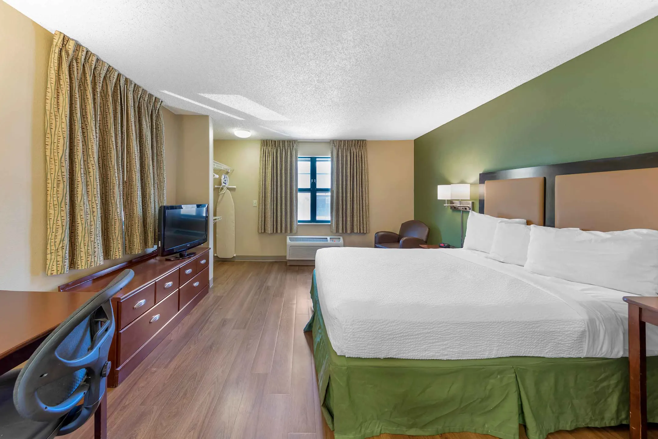 Furnished Studio Orange County Yorba Linda 22711 Oakcrest Circle