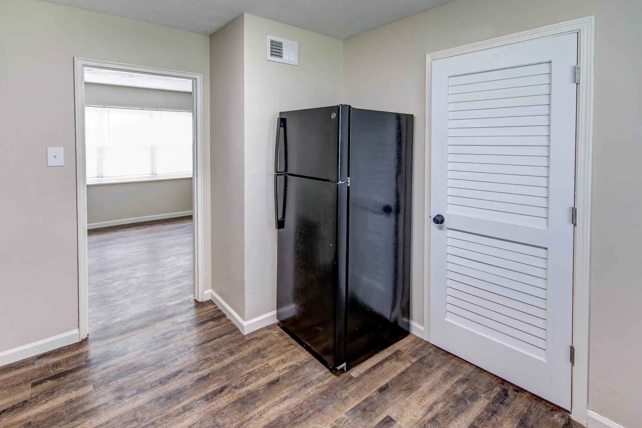 Columbus Crossing Townhomes 1458 Grand Ave Columbus, IN Apartments