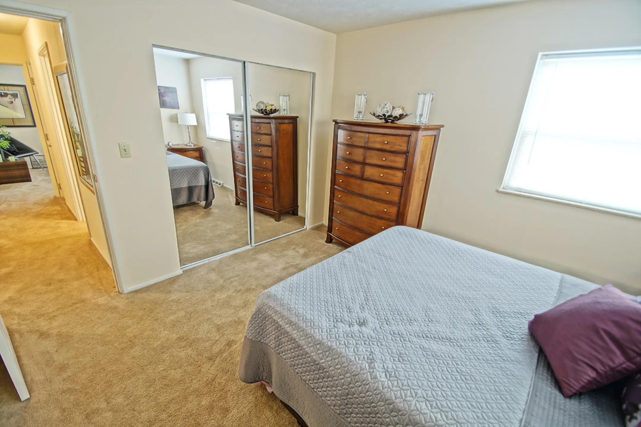 Bedroom - River Run Apartments - Warren, OH