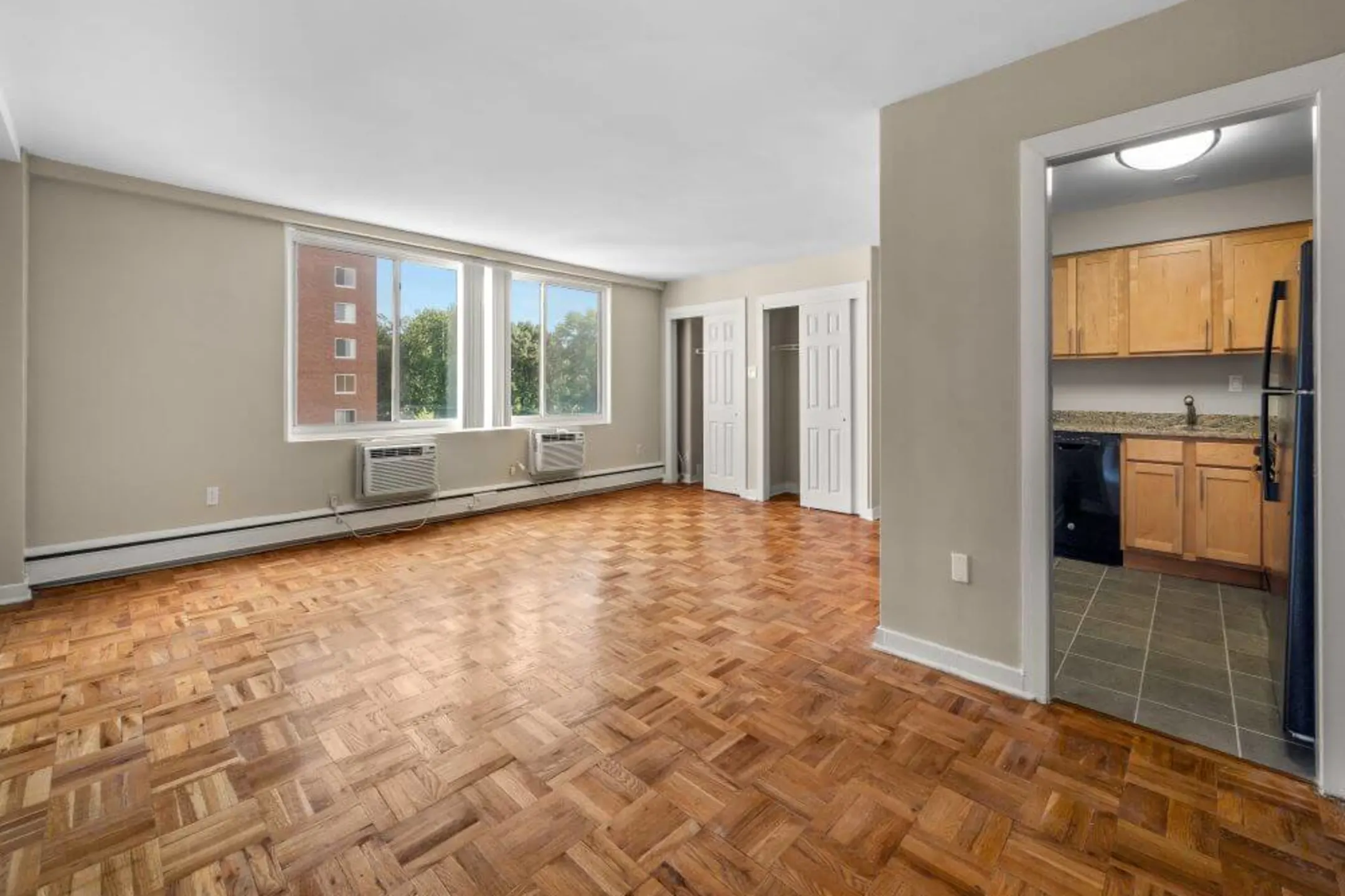 100 York Apartments Jenkintown, PA 19046