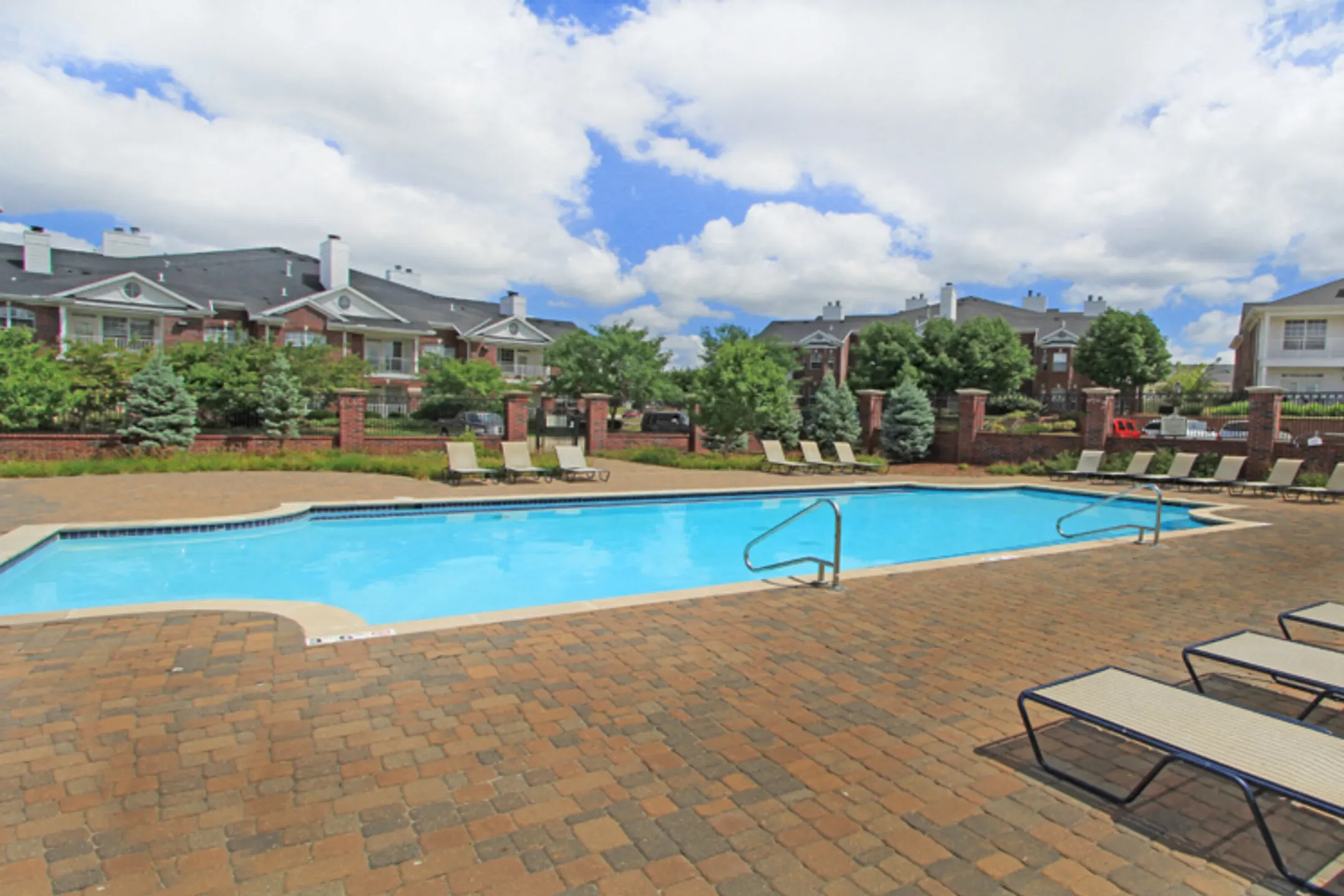 Saddlebrook Apartments Urbandale, IA 50322