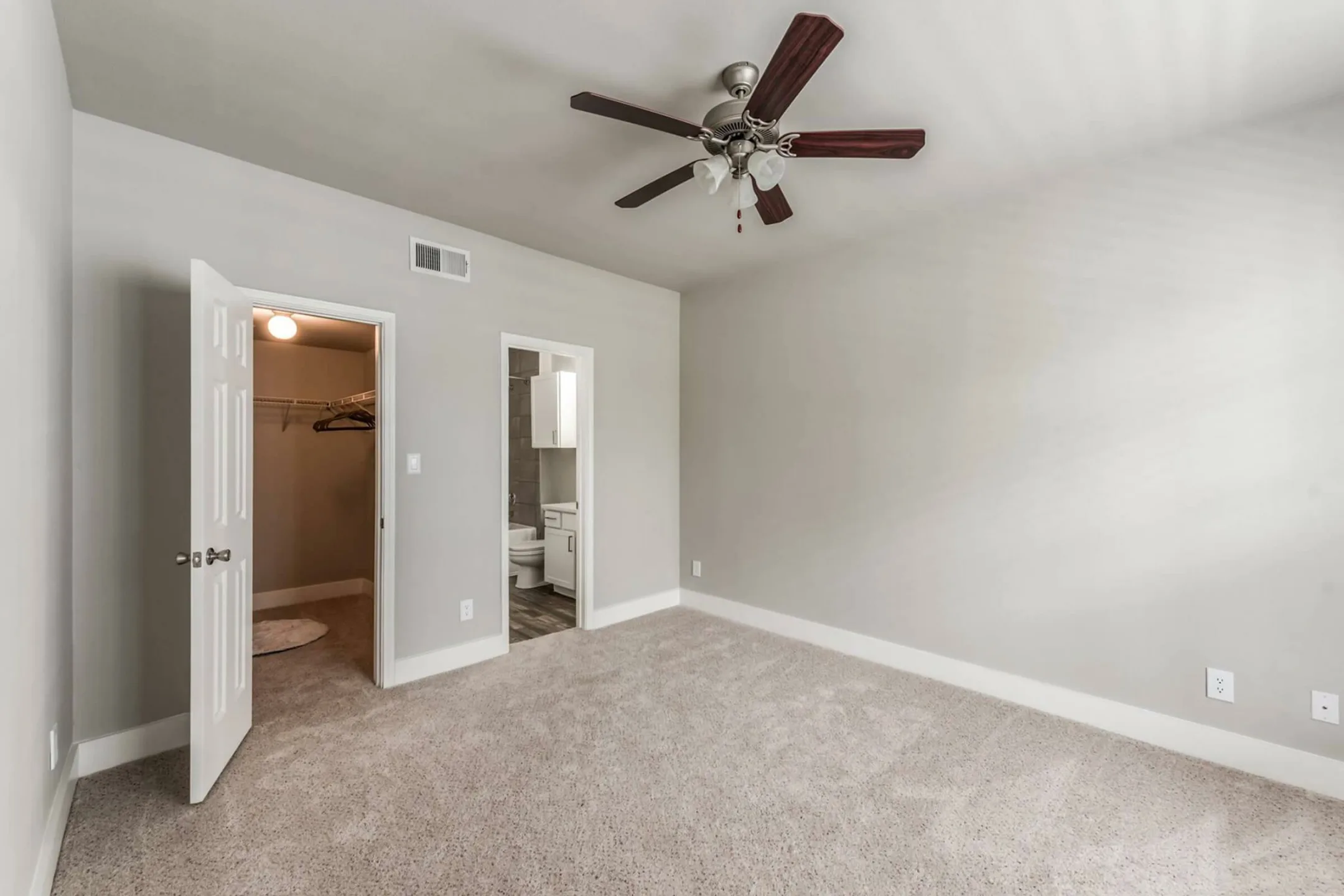 The Grayson at Baybrook Apartments - 19100 Glenwest Dr | Friendswood ...