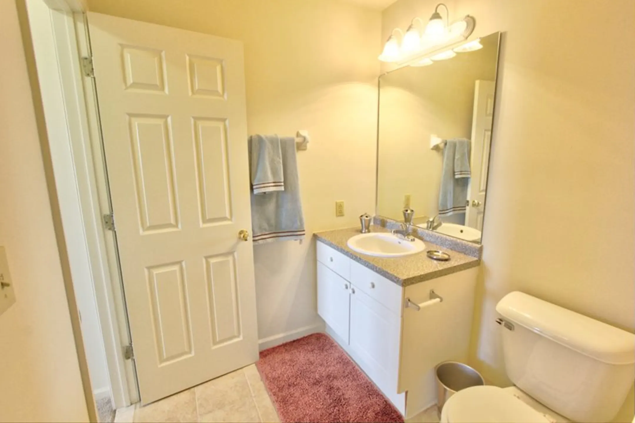 Bathroom - Aspen Glen - Hamden, CT