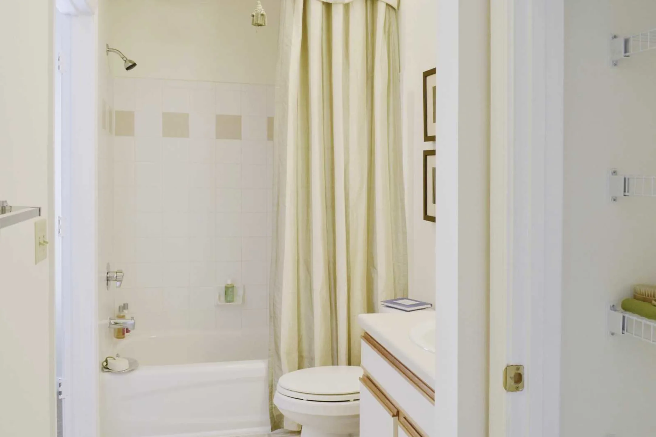 Bathroom - The Oaks At Broad River Landing - Beaufort, SC