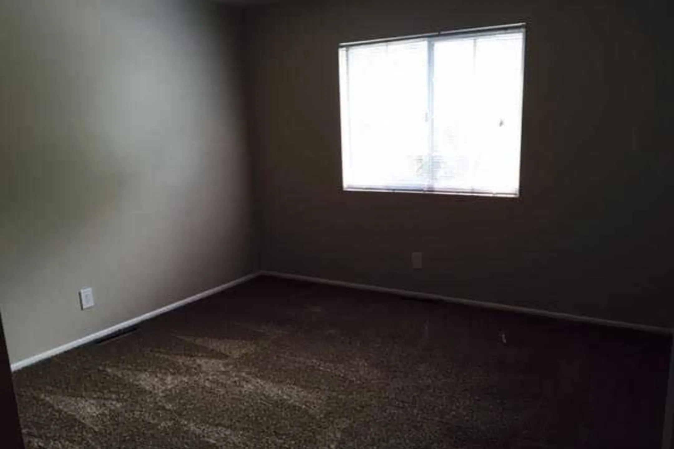 Bedroom - Monticello Apartments & Townhomes - Youngstown, OH