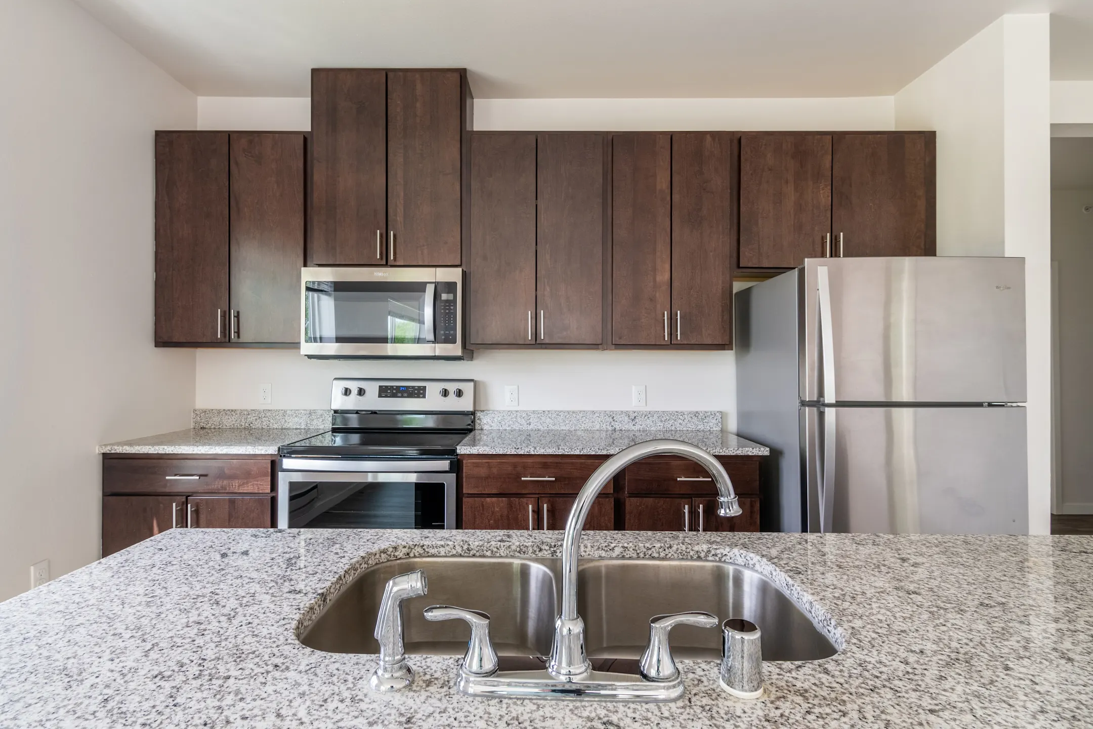 Kitchen - Technology Park Apartments - Rochester, MN