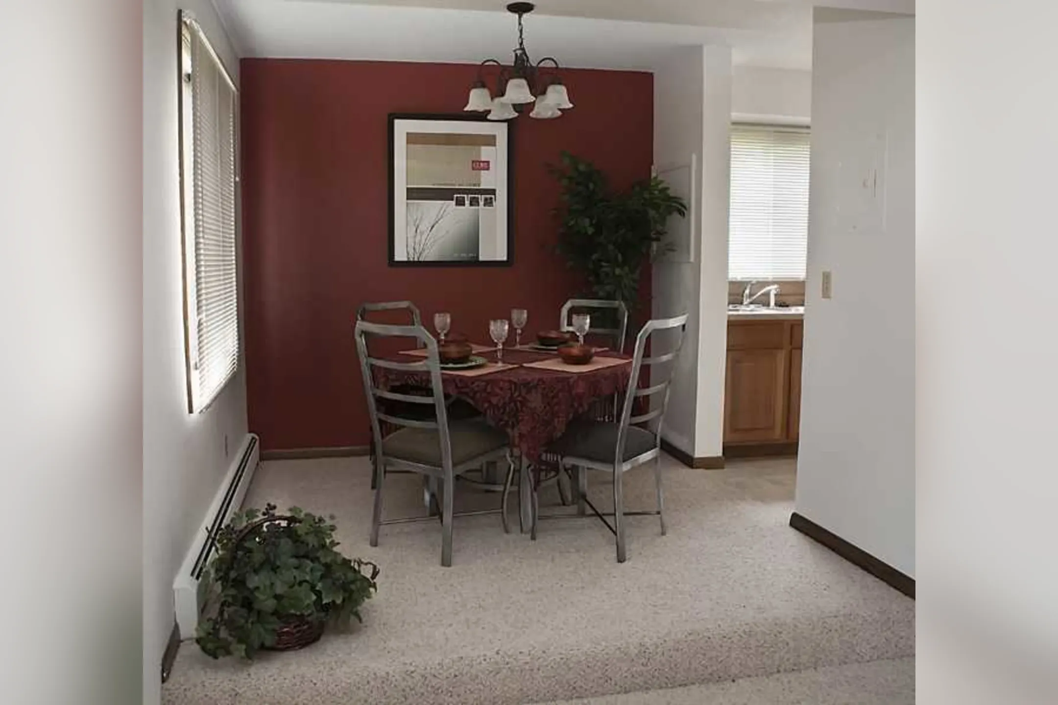 Dining Room - Twin Lake North Apartments - Brooklyn Center, MN