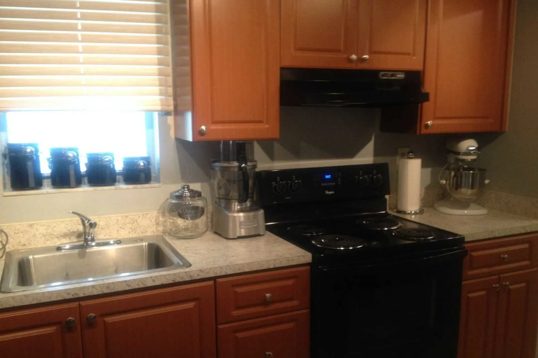 Kitchen - The Apartment People - Deerfield Beach, FL