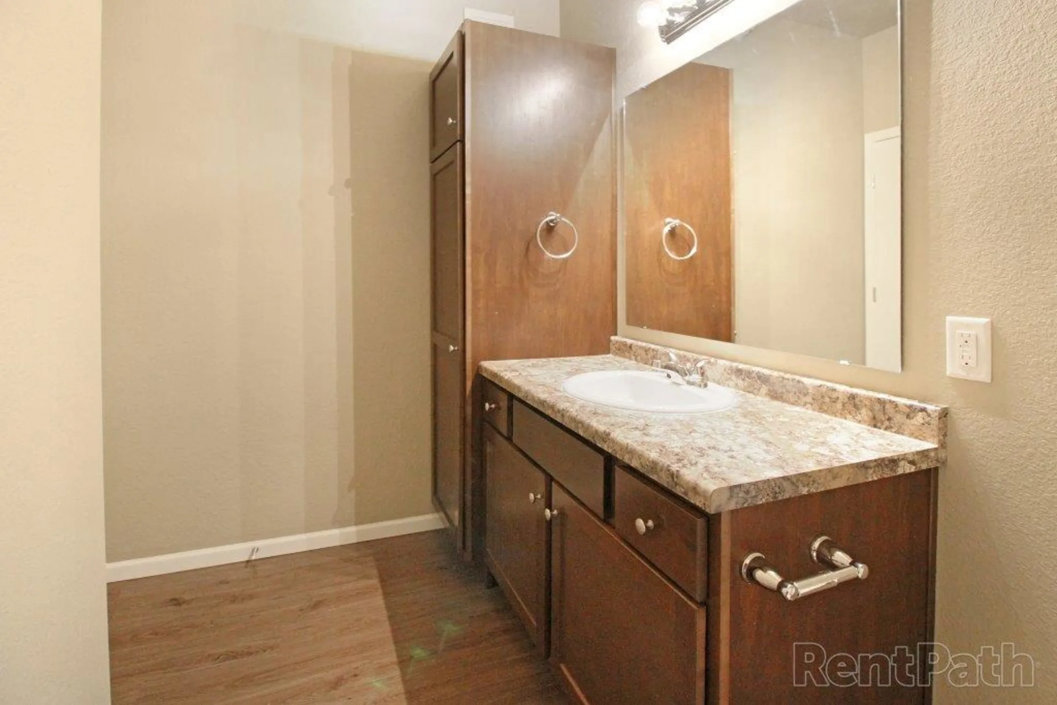 Brookledge Apartments Watford City, ND 58854