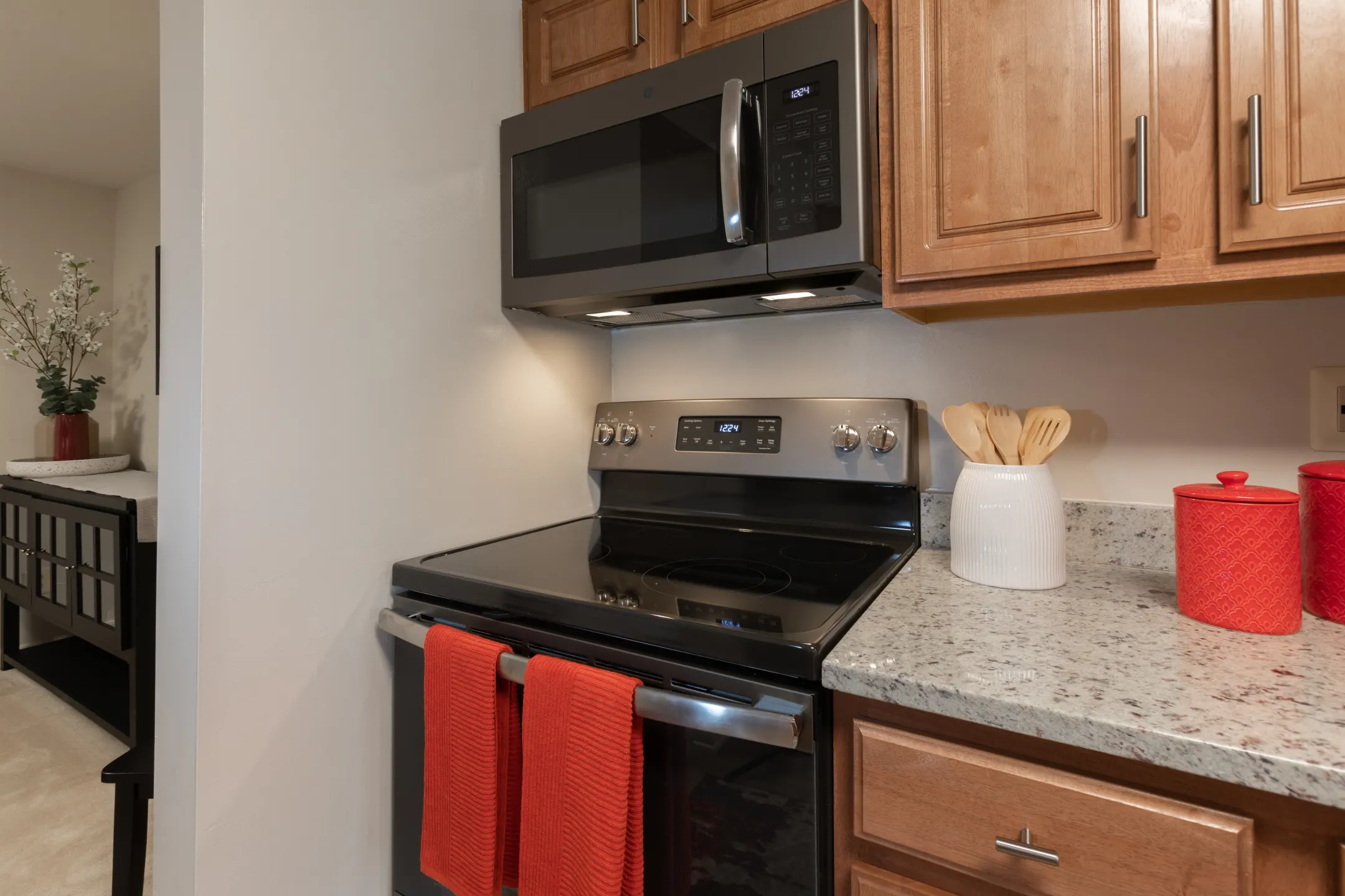 Kitchen - Cromwell Valley Apartments - Towson, MD