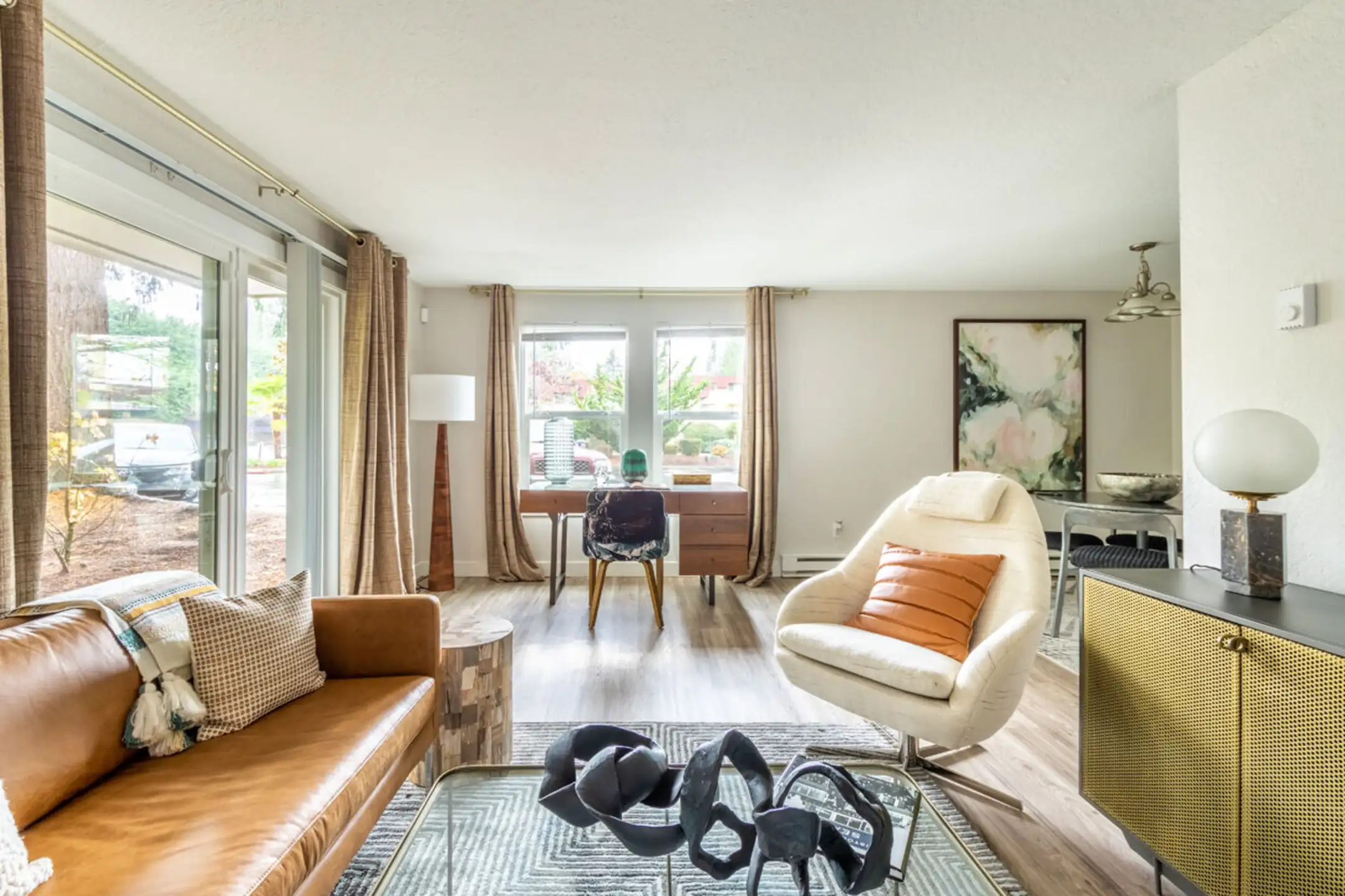 Living Room - Ridgedale Apartments - Bellevue, WA