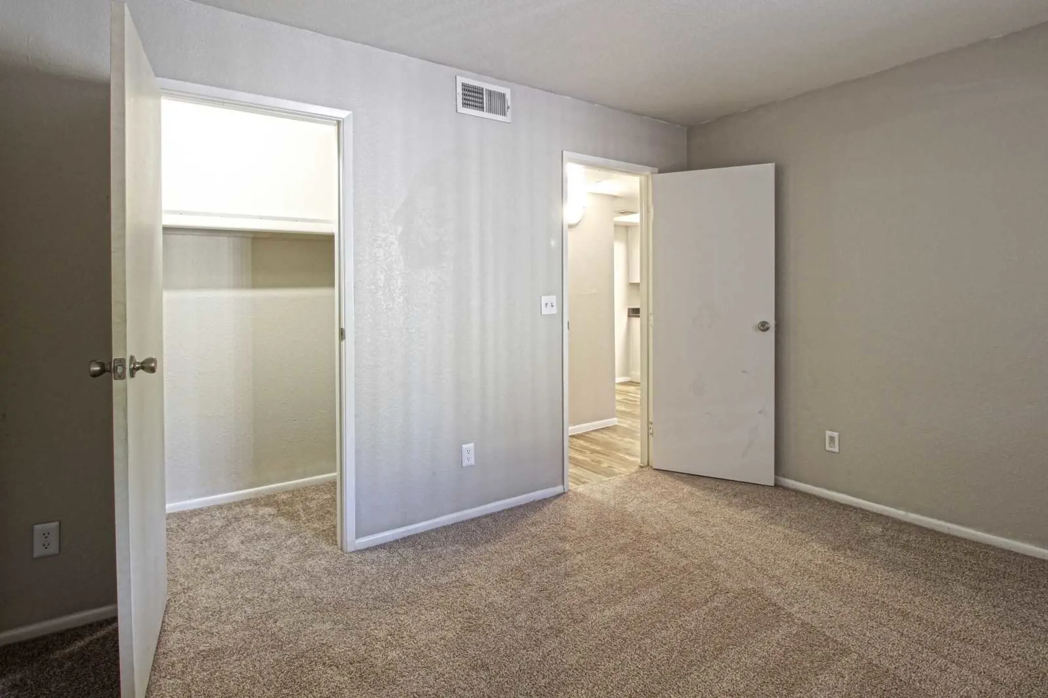 Country Club Greens - 350 W 13th Pl | Mesa, AZ Apartments for Rent | Rent.