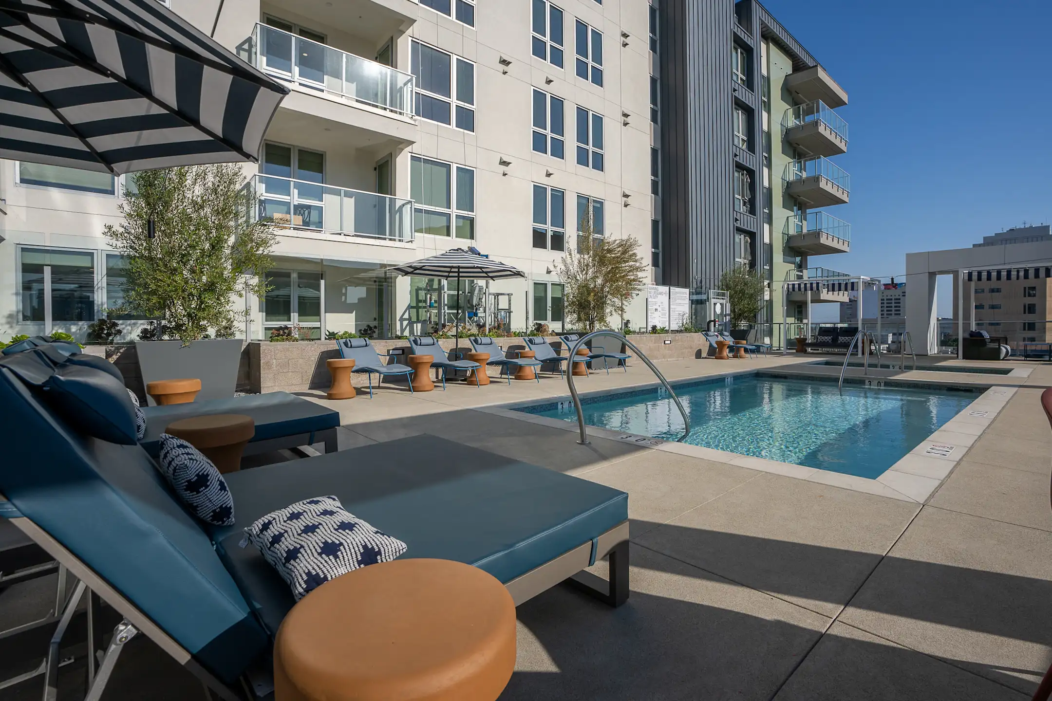 Pool - Emerald Apartments - Los Angeles, CA