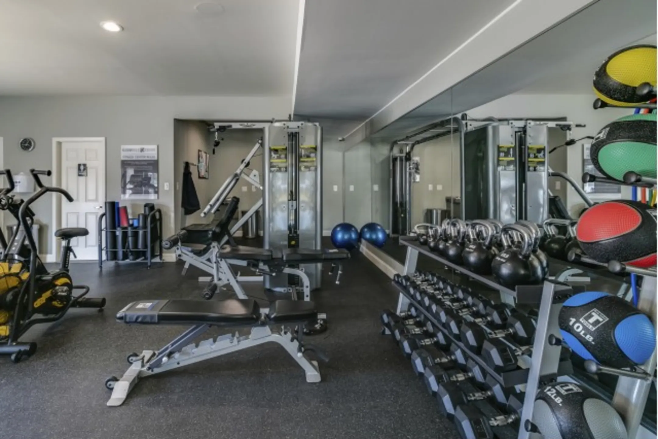 Bloomfield Square Apartments 3161 Bloomfield Ln Auburn Hills, MI