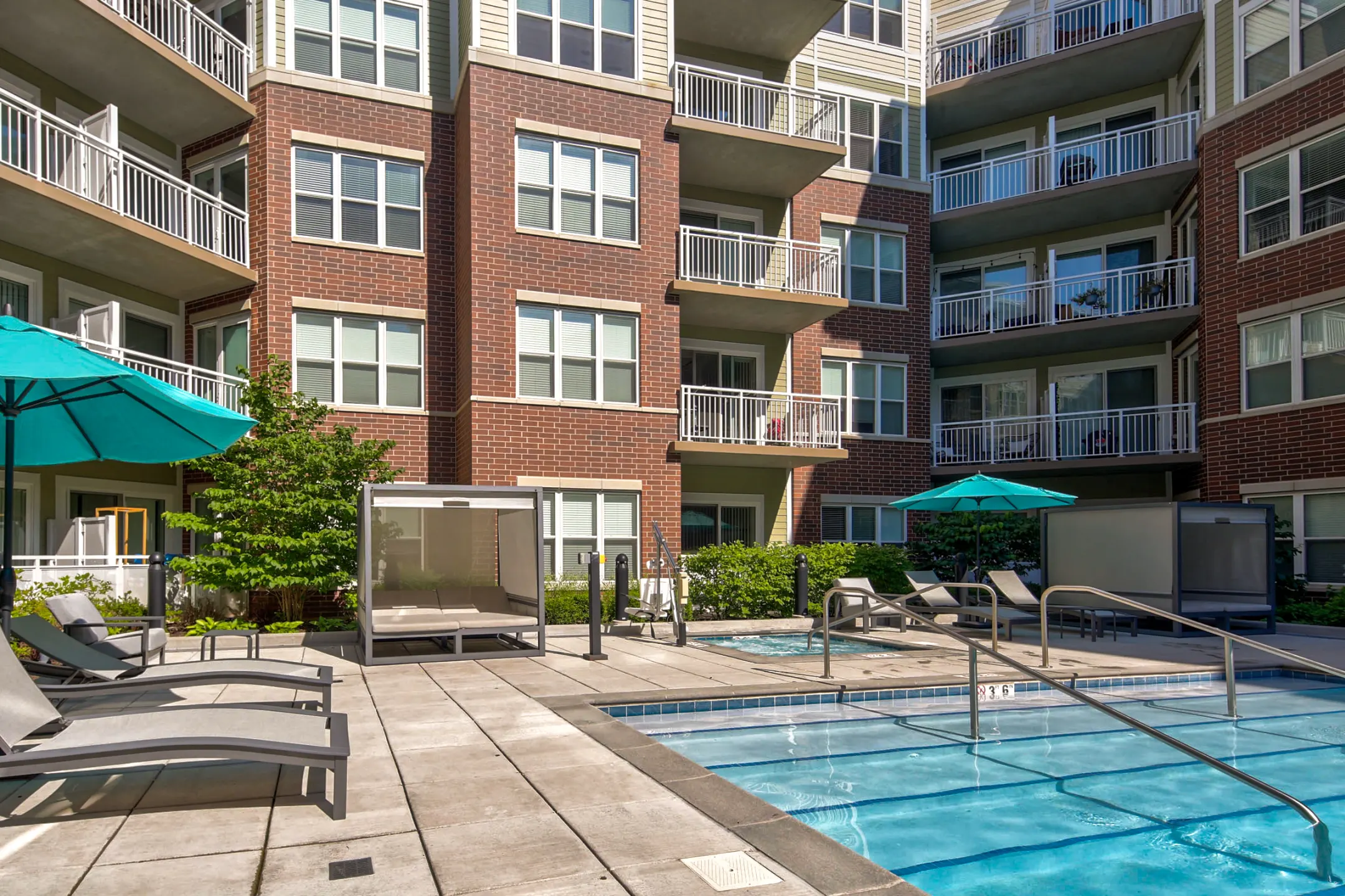 Buckingham Place Apartments Des Plaines, IL 60016