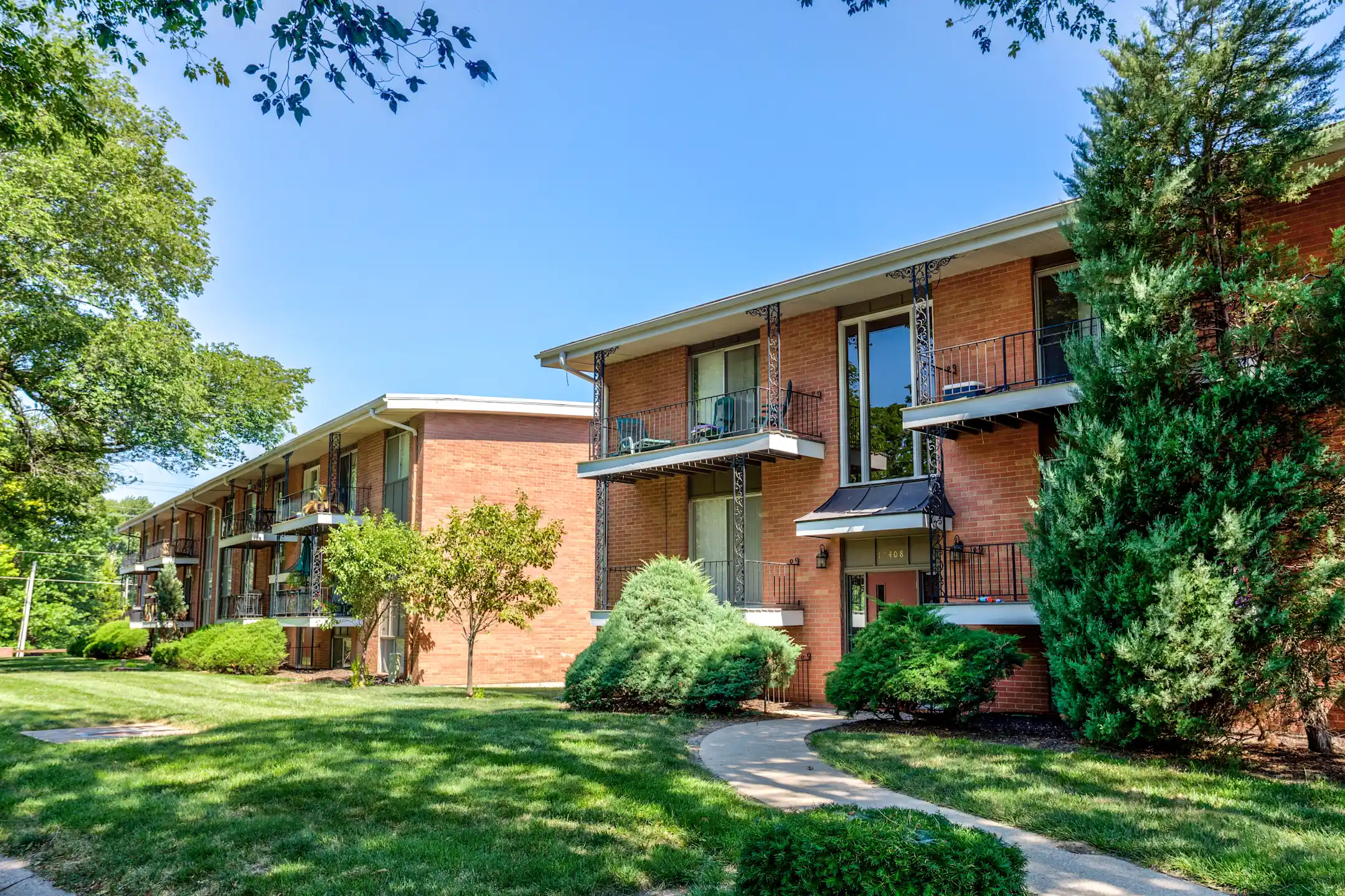 Crysler Plaza West and Crysler Plaza East 1240012519 East 40th