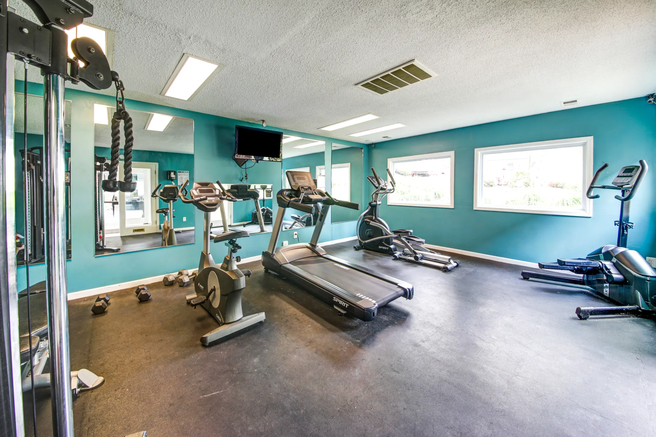Fitness Weight Room - Suson Pines - Saint Louis, MO