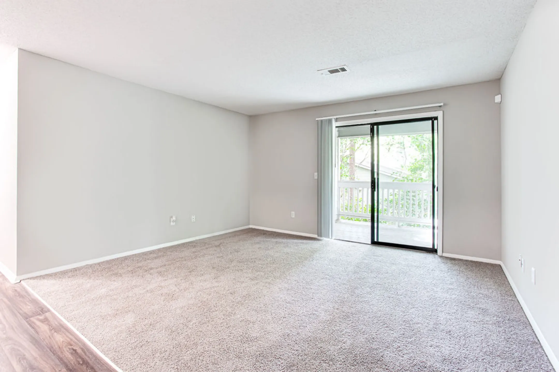 Living Room - Winnstead Apartments - Stockbridge, GA