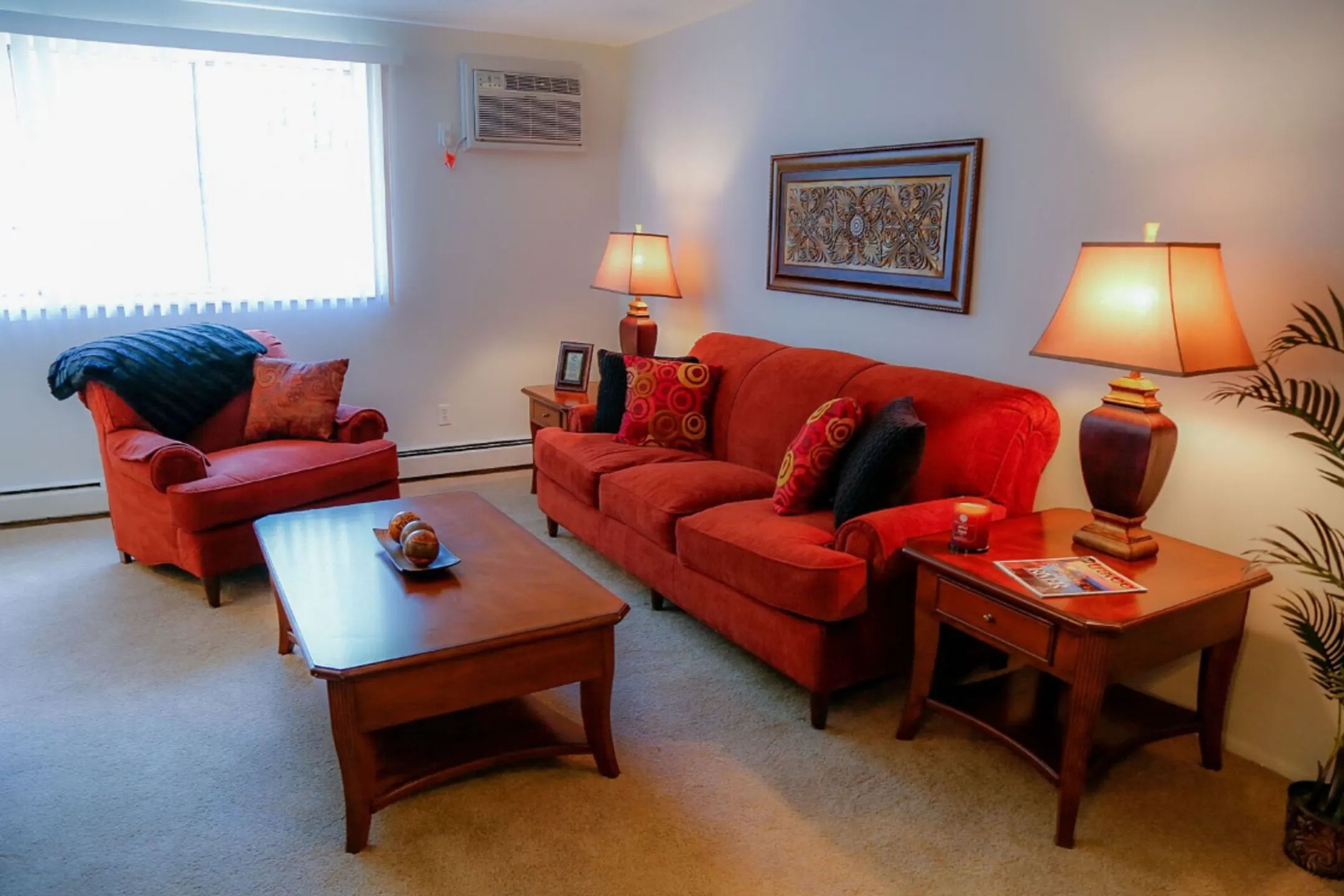 Living Room - Chestnut Lake - Strongsville, OH
