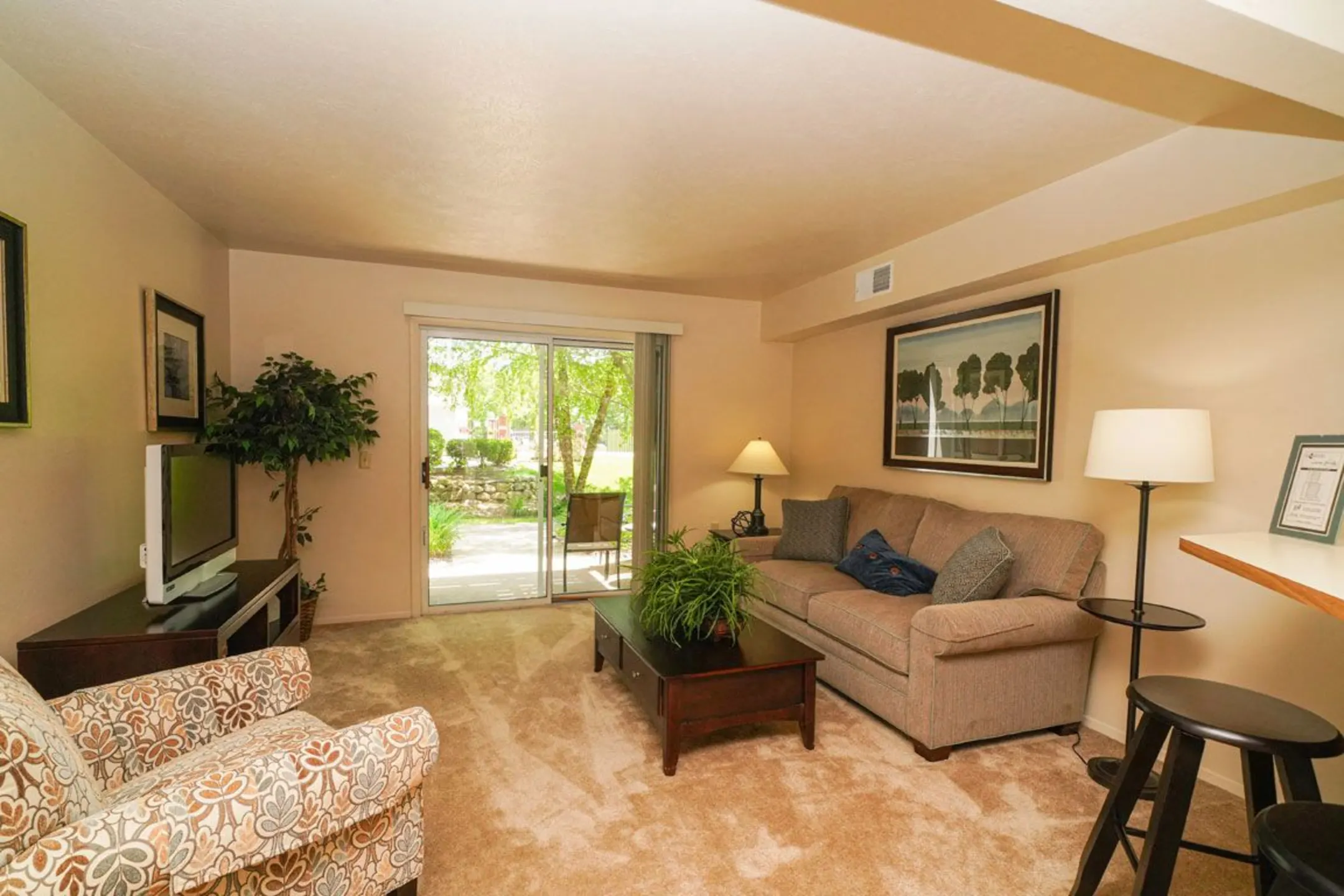 Foxwood Apartments & The Hermitage Townhomes 4805 Fox Valley Dr Portage, MI Apartments for