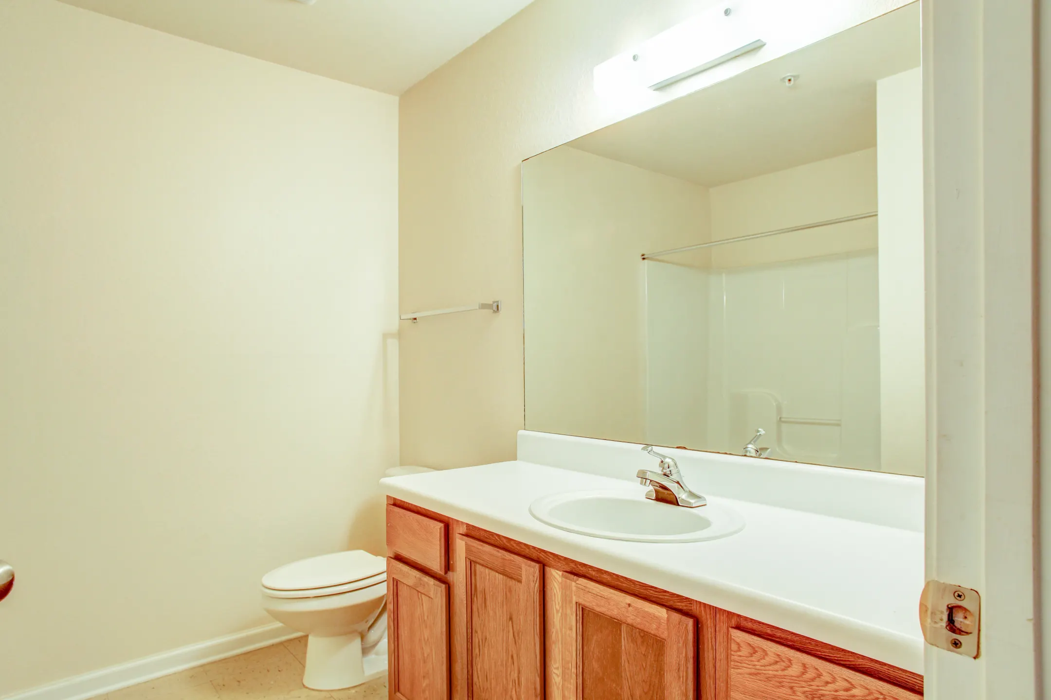 Bathroom - Walker Rosa Apartments - Kingsport, TN
