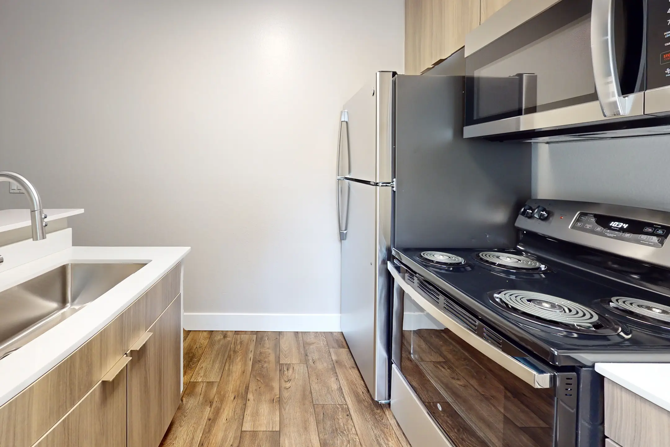Kitchen - Vue Kirkland - Kirkland, WA