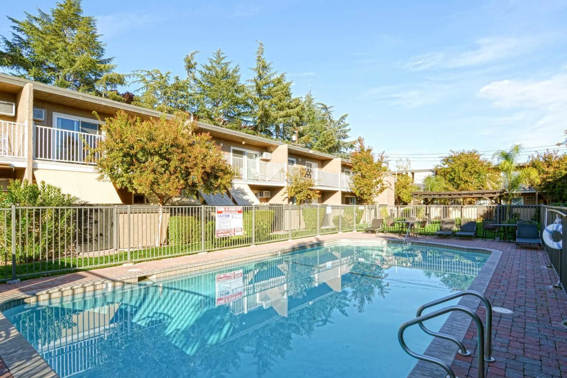 Pool - Sun Valley Apartments - Pleasant Hill, CA