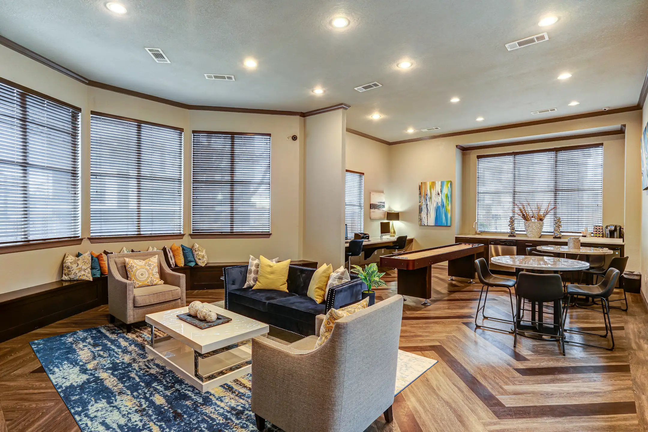 Living Room - Metropolitan at Cityplace - Dallas, TX