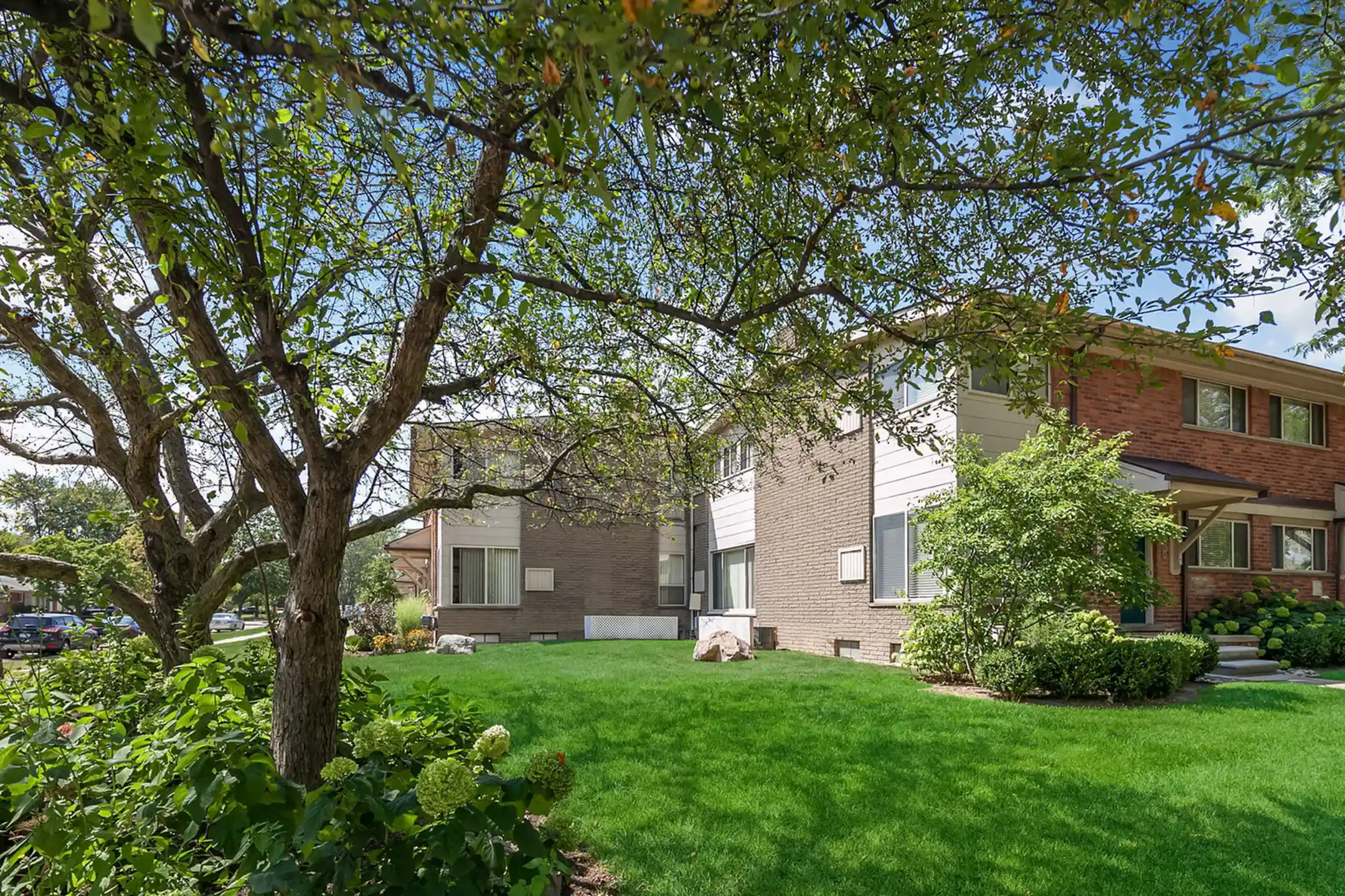 Arlington Apartments & Townhomes 3115 Evergreen Dr Royal Oak, MI