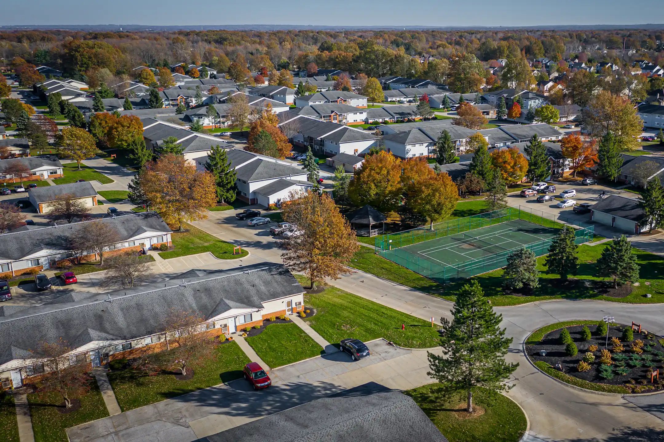 Oakwood Apartments 27080 Oakwood Dr Olmsted Falls, OH Apartments