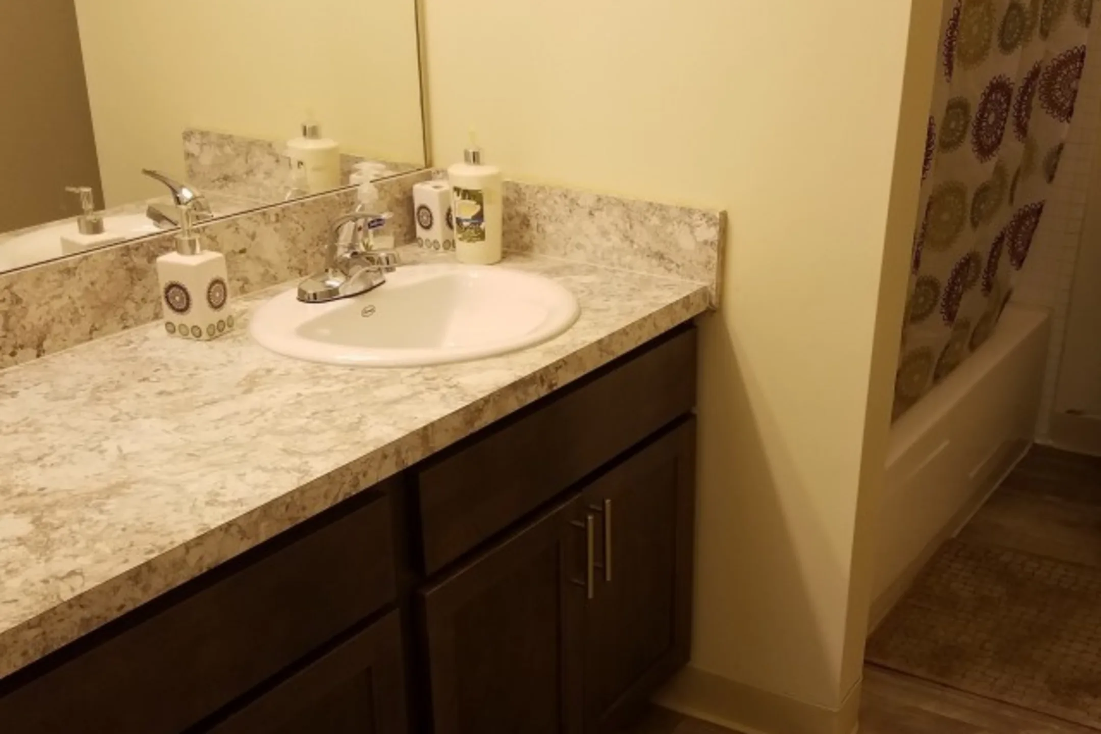 Cambridge Square Apartments 27435 Greenfield Rd Southfield, MI for