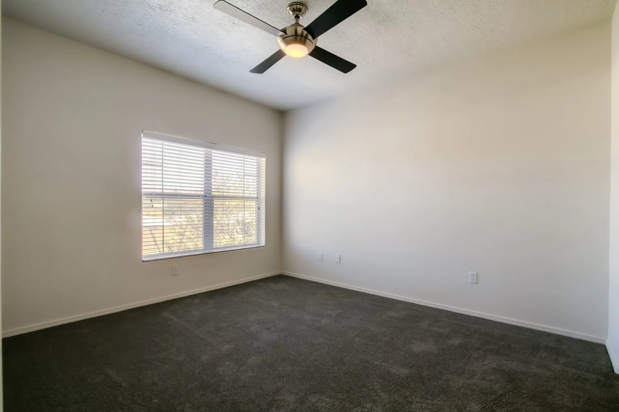 Huning Castle Apartments - Albuquerque, NM 87104