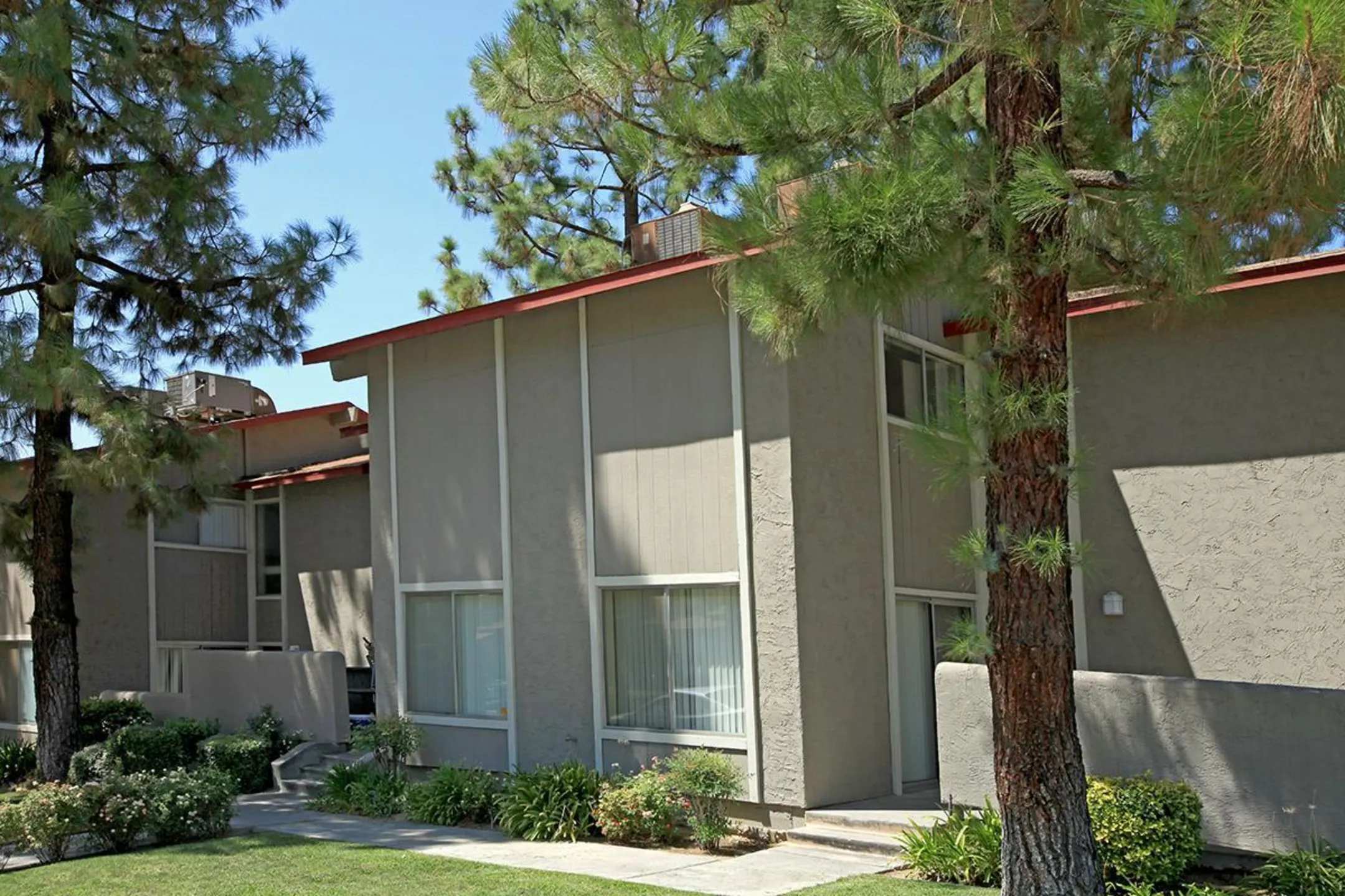Building - Vernon Vista - Bakersfield, CA