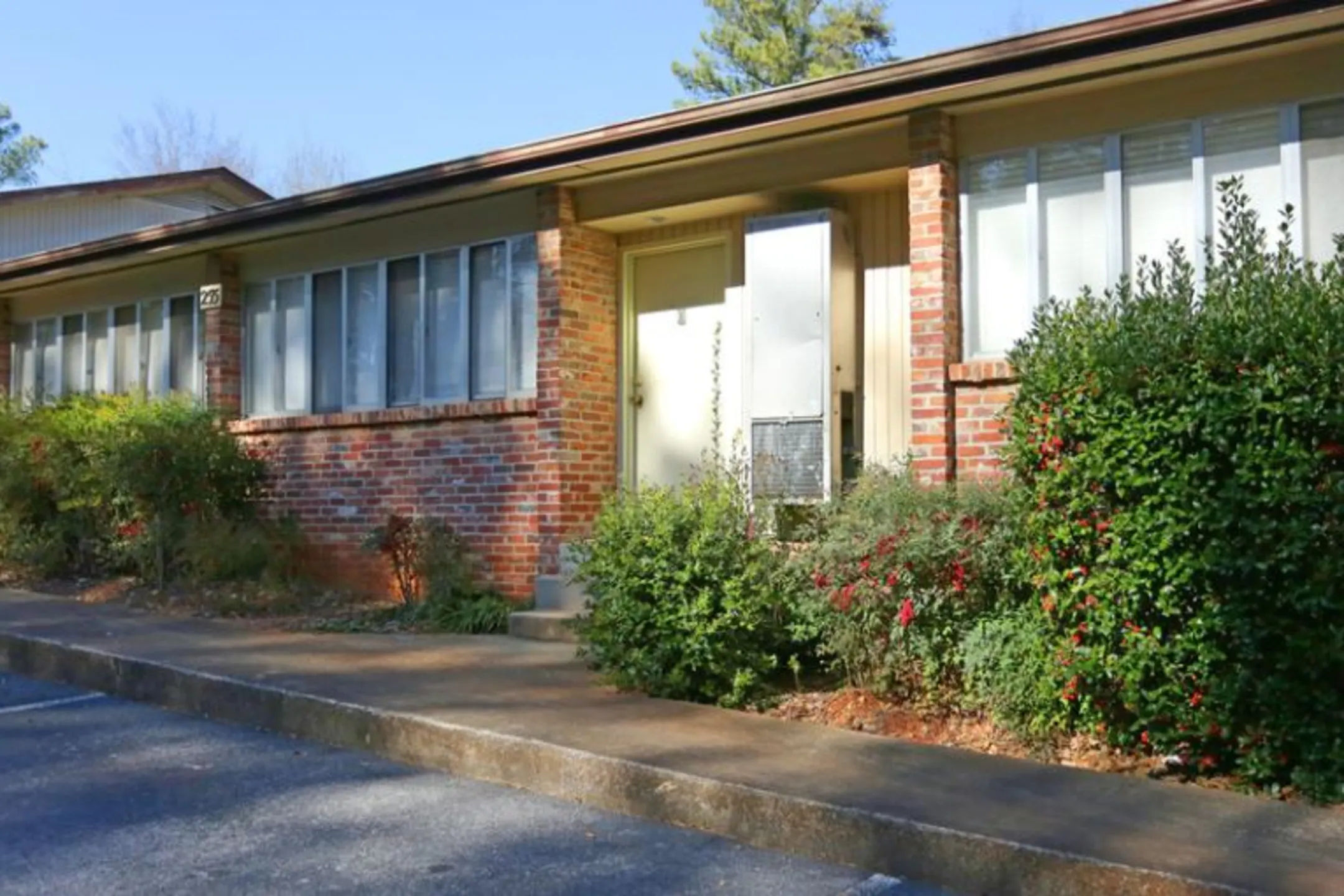 Falcon Manor 255 Overland Rd. Montevallo, AL Apartments for Rent