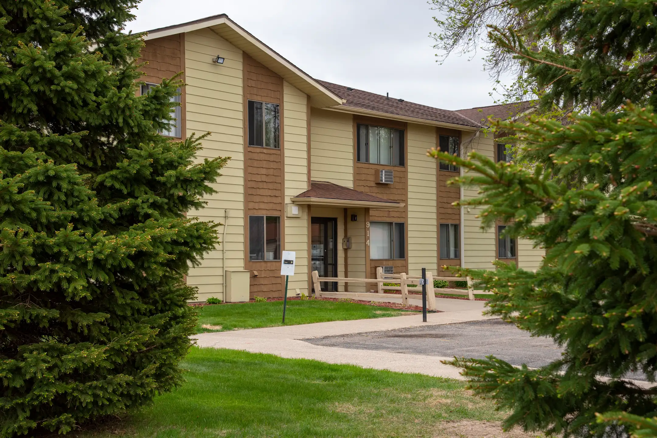 Laurel Place Apartments Apartments Fergus Falls, MN 56537