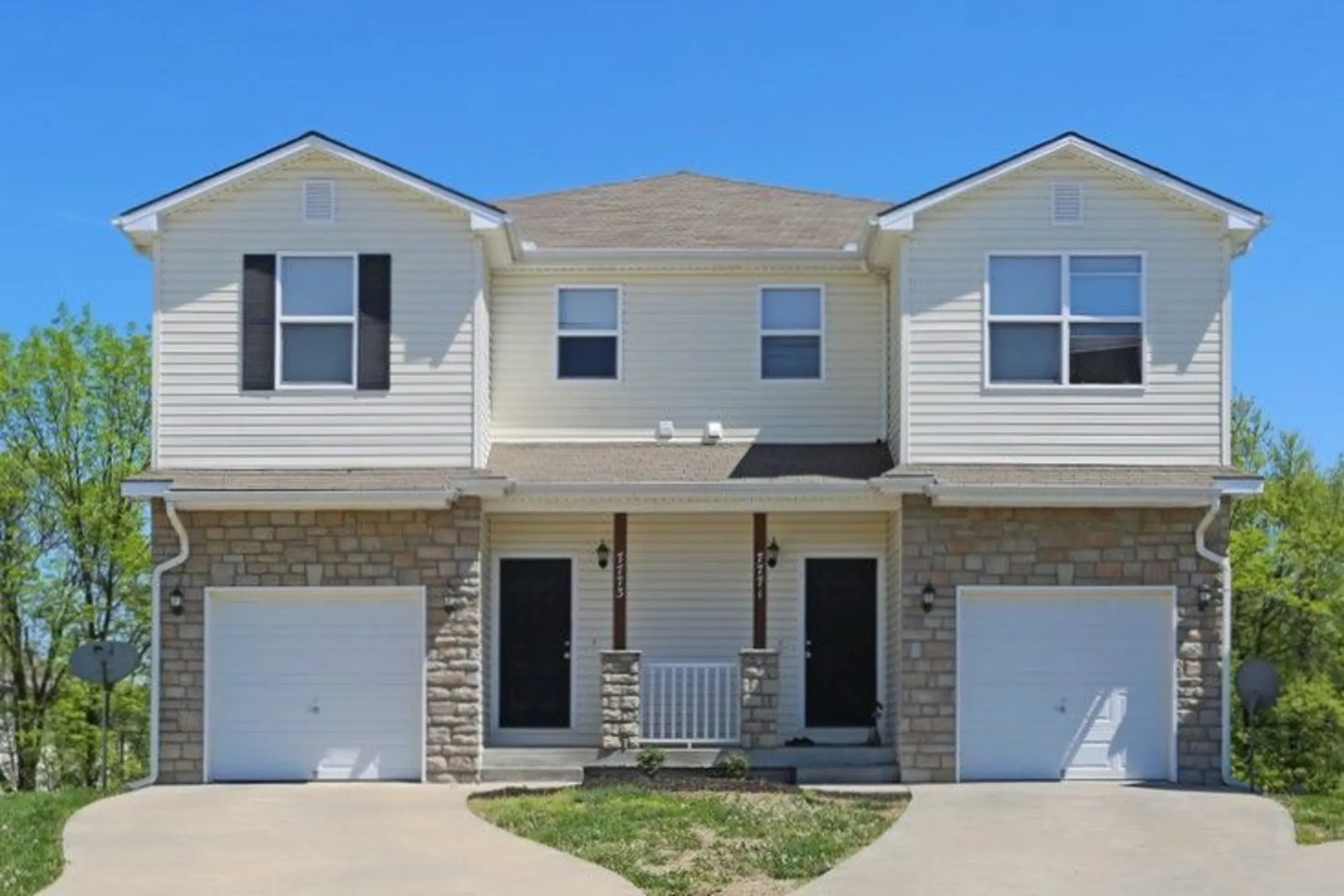 The Townhomes at Holly Ridge 7741 N Mercier St Kansas City, MO