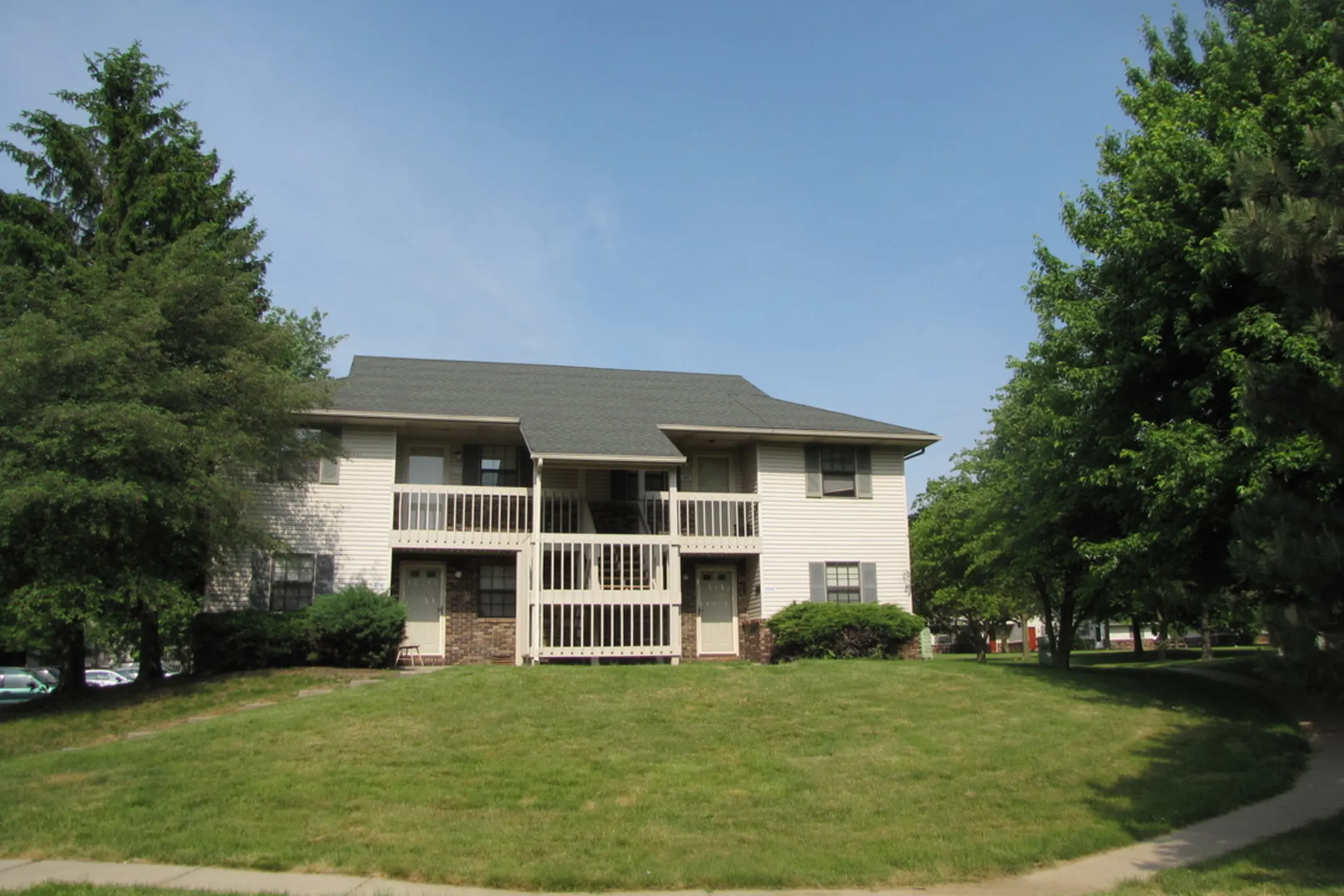 Courtyard - Beacon Place - Toledo, OH
