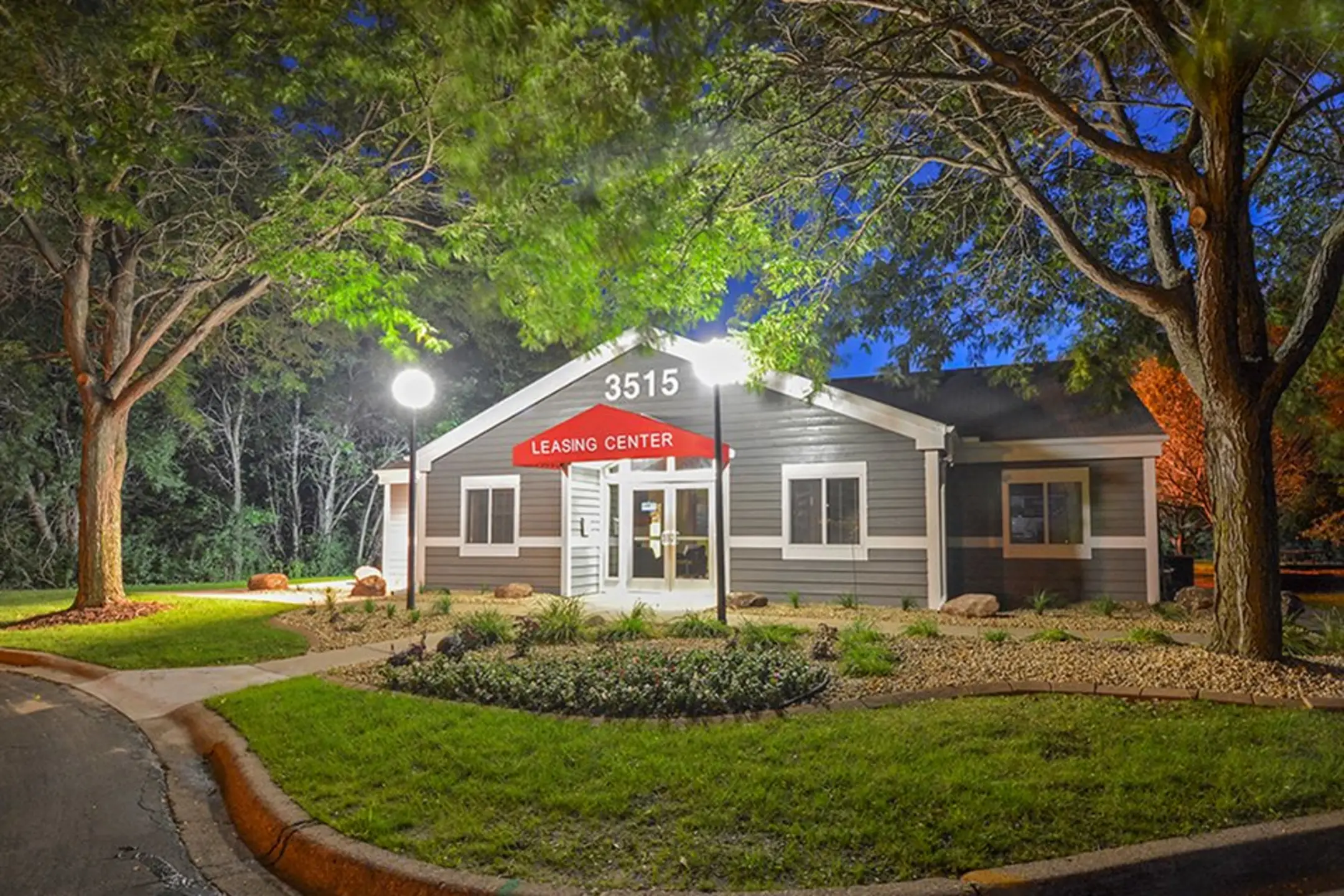 Royal Oaks Apartments Apartments Eagan, MN 55122