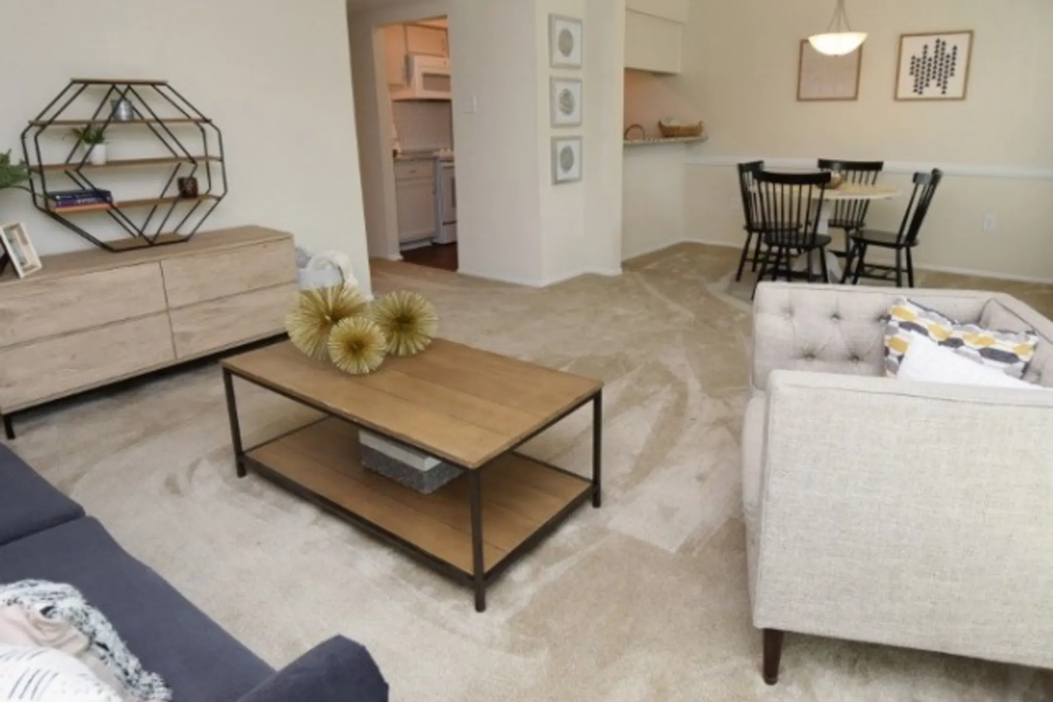 Chateaux Dijon Apartments 4155 Essen Ln Baton Rouge, LA Apartments